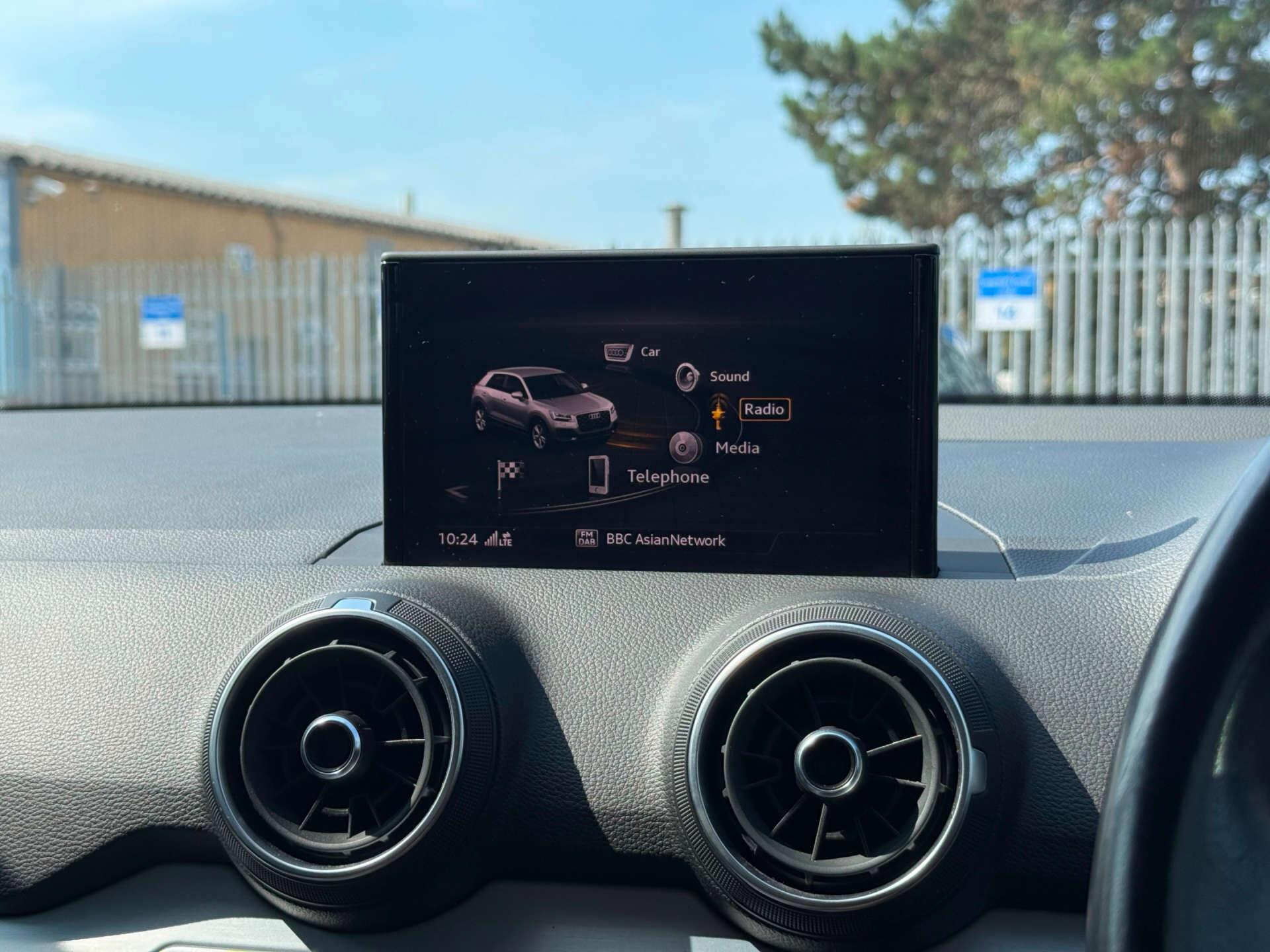 Audi Q2 view 65