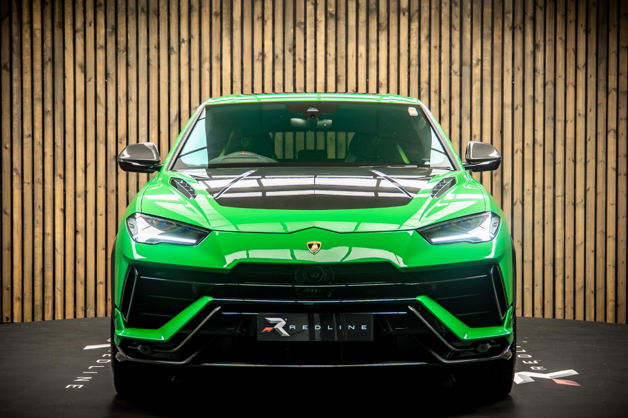 Lamborghini Urus view 5