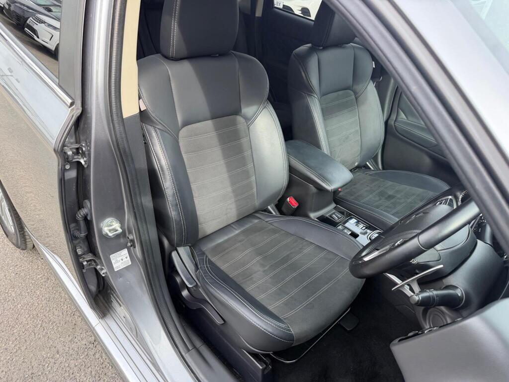 Mitsubishi Outlander view 16
