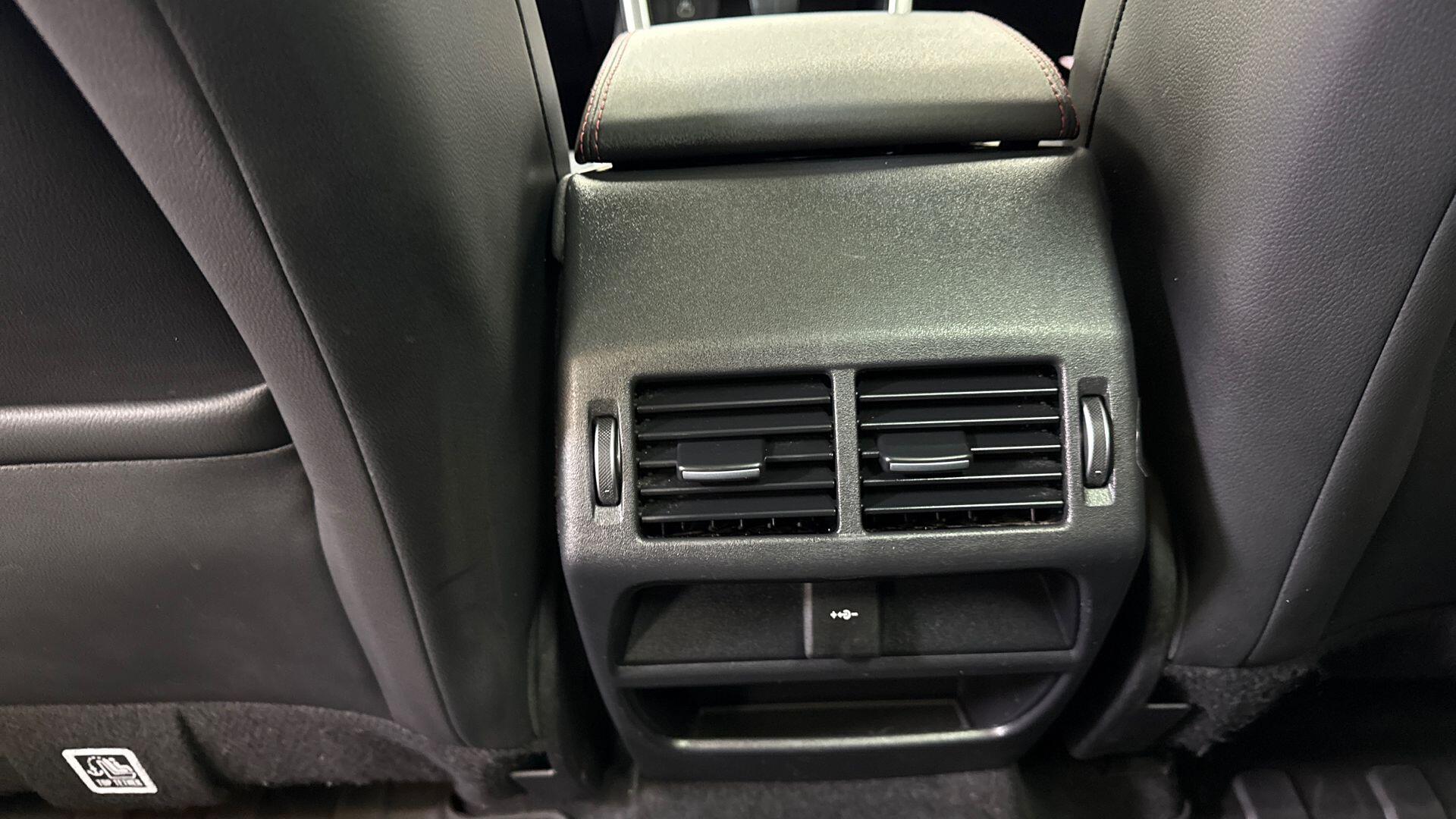 Land Rover Discovery Sport view 18