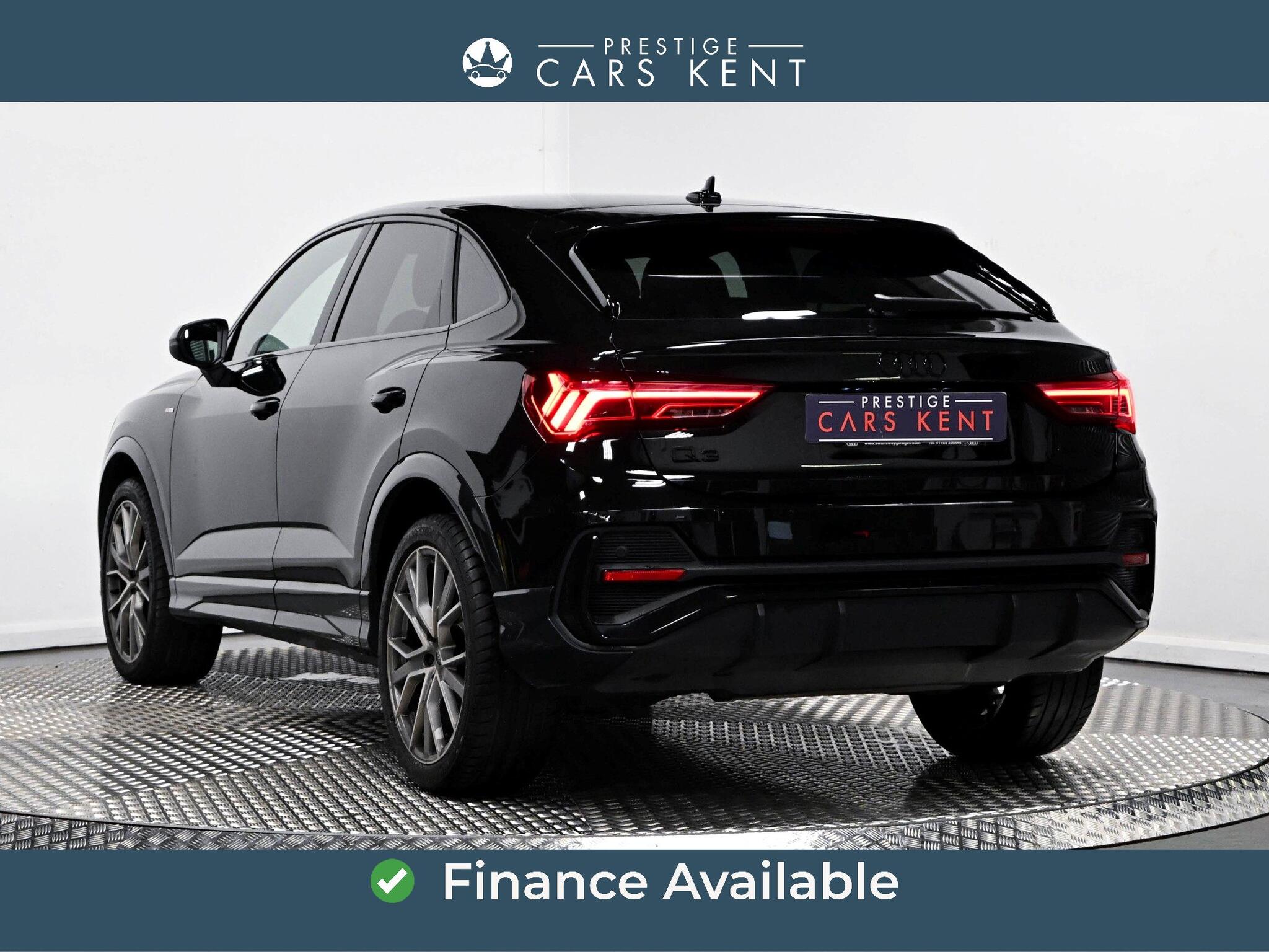 Audi Q3 view 3