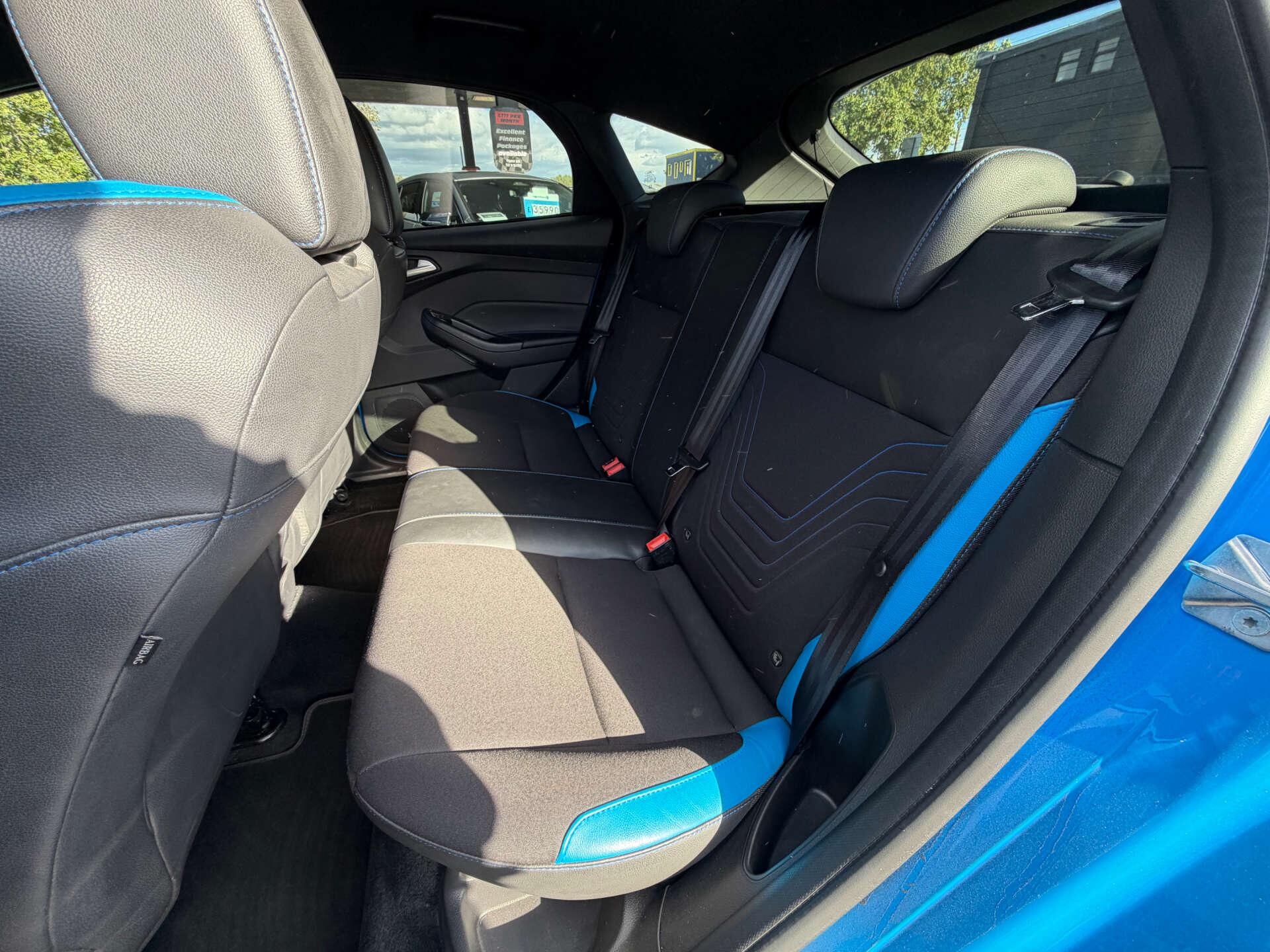 Ford Focus view 14