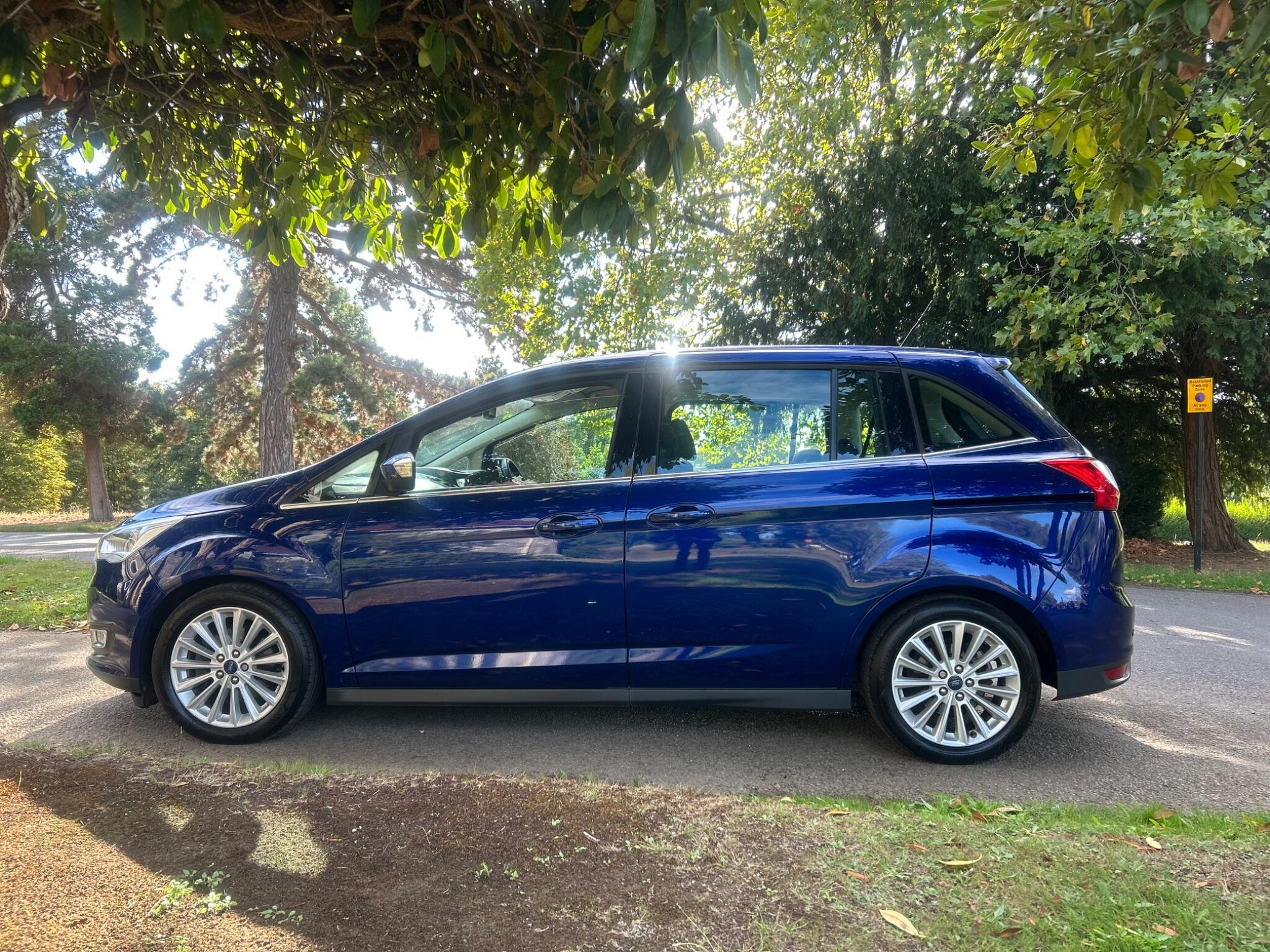 Ford Grand C-Max view 16