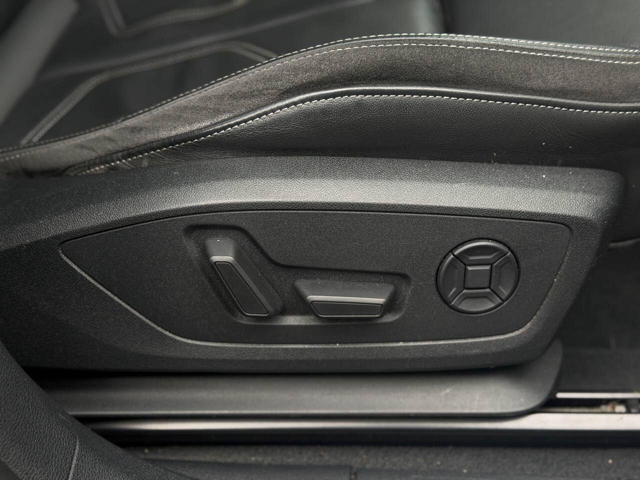 Audi Q3 view 12
