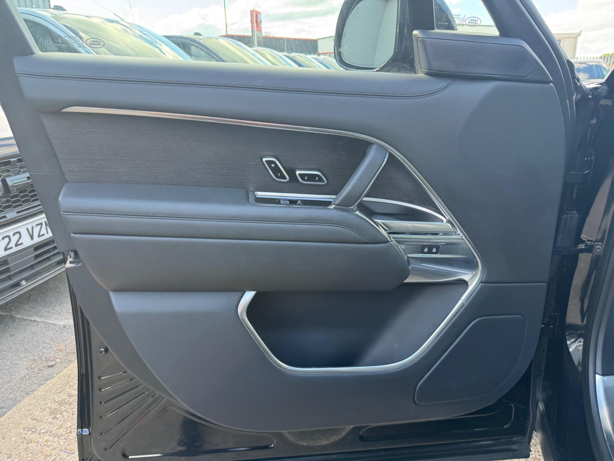 Land Rover Range Rover view 38