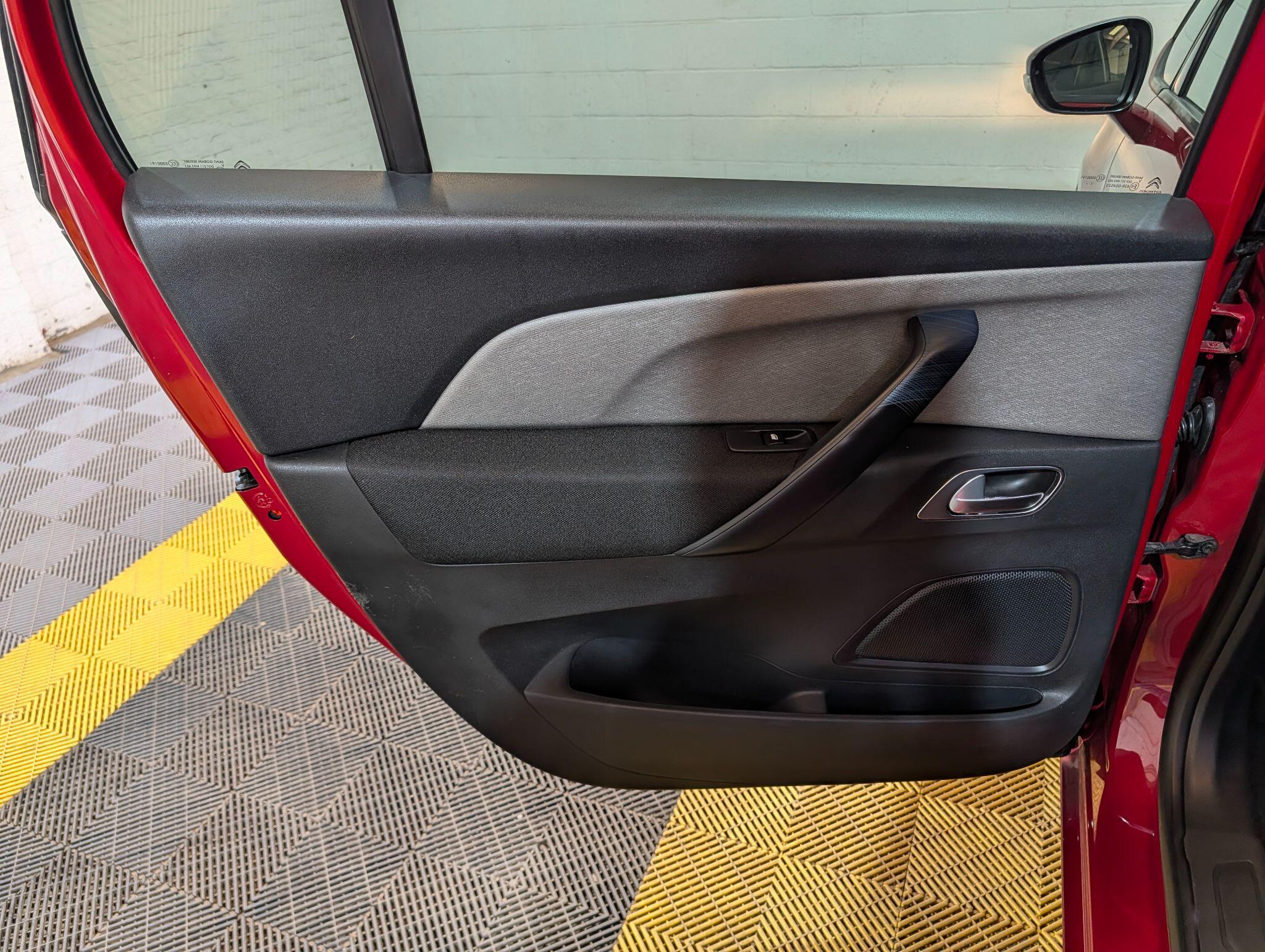 Citroen Grand C4 Picasso view 38