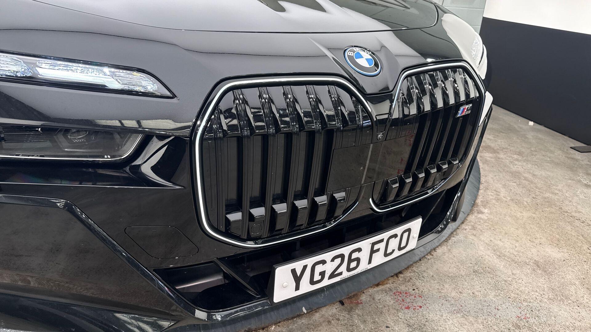 BMW 7 Series view 25