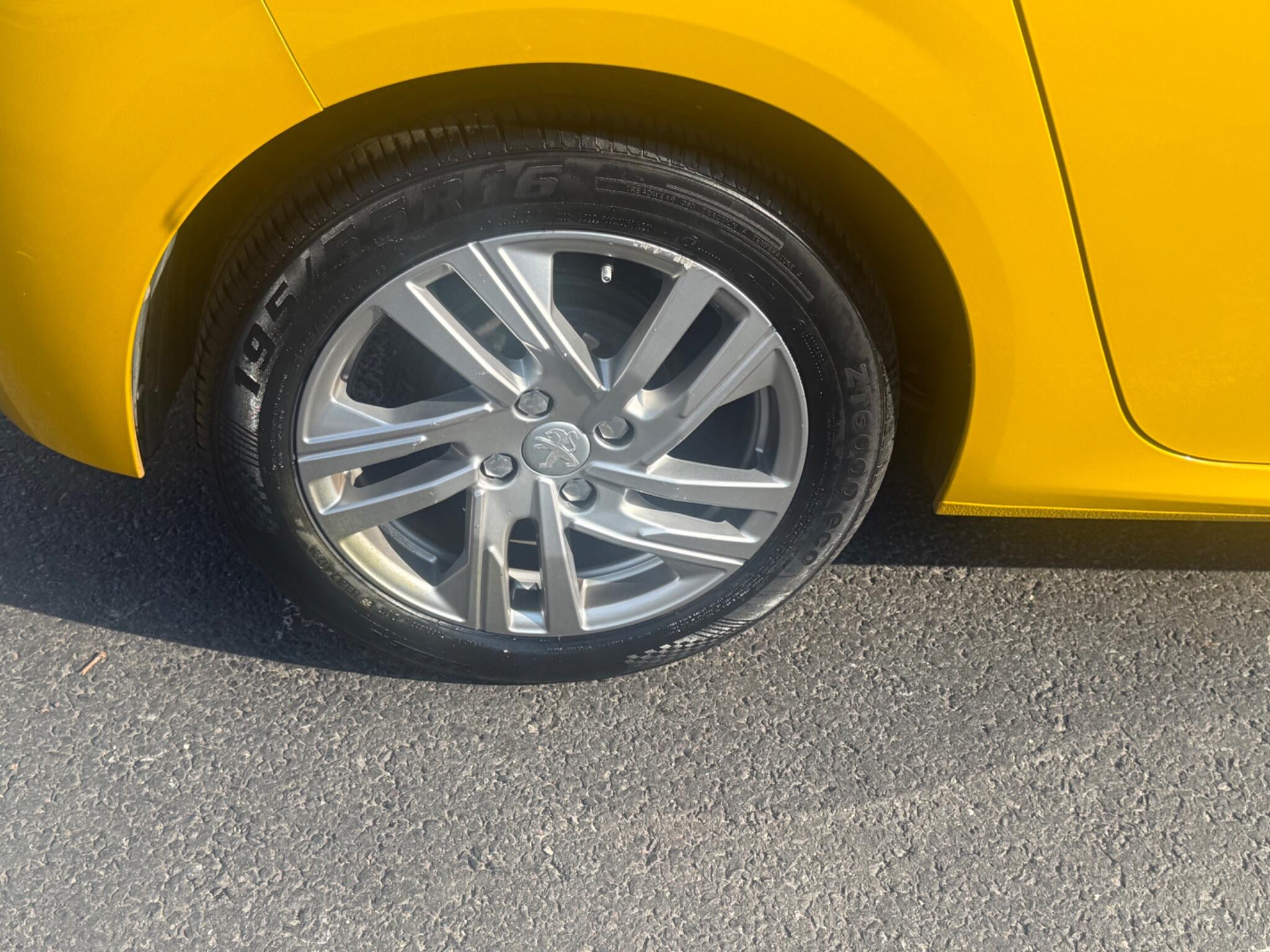 Peugeot 208 view 7