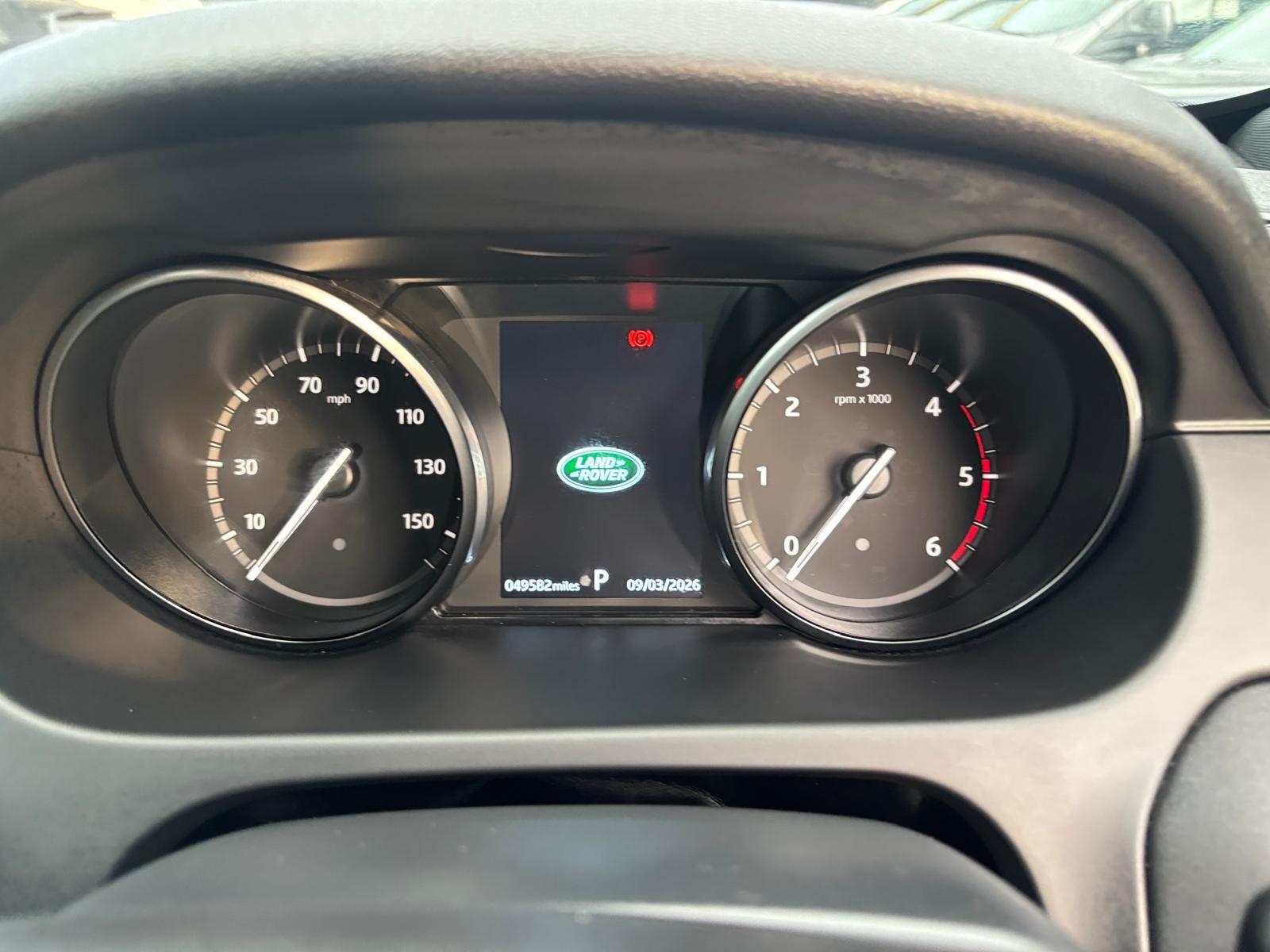 Land Rover Discovery Sport view 30