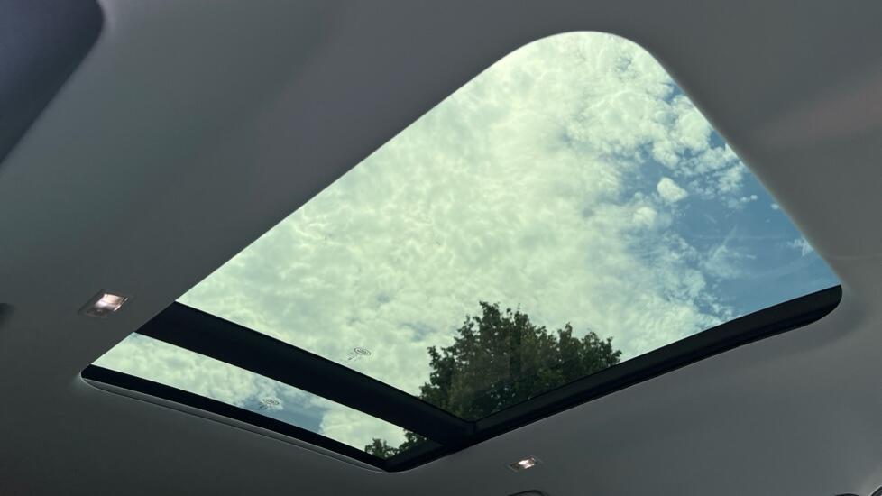 Land Rover Defender view 30