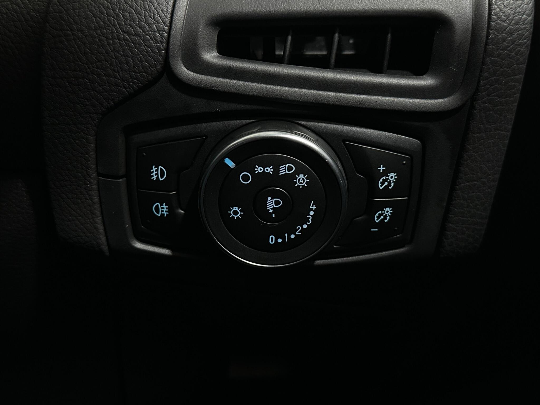 Ford Focus view 18
