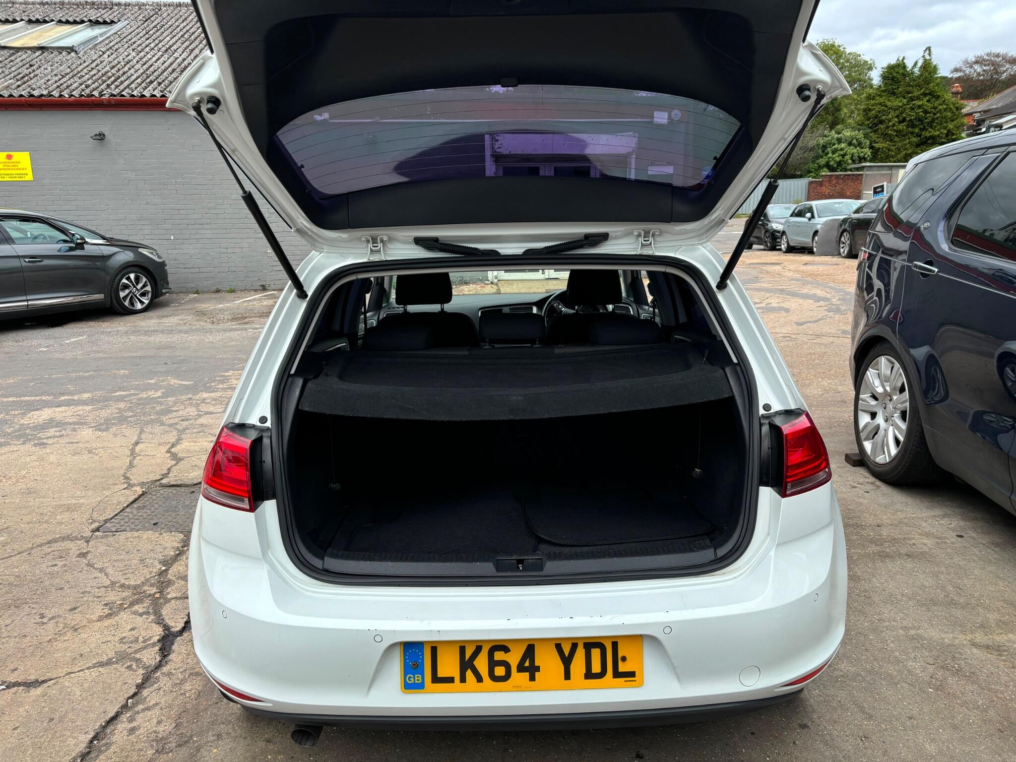 Volkswagen Golf view 20