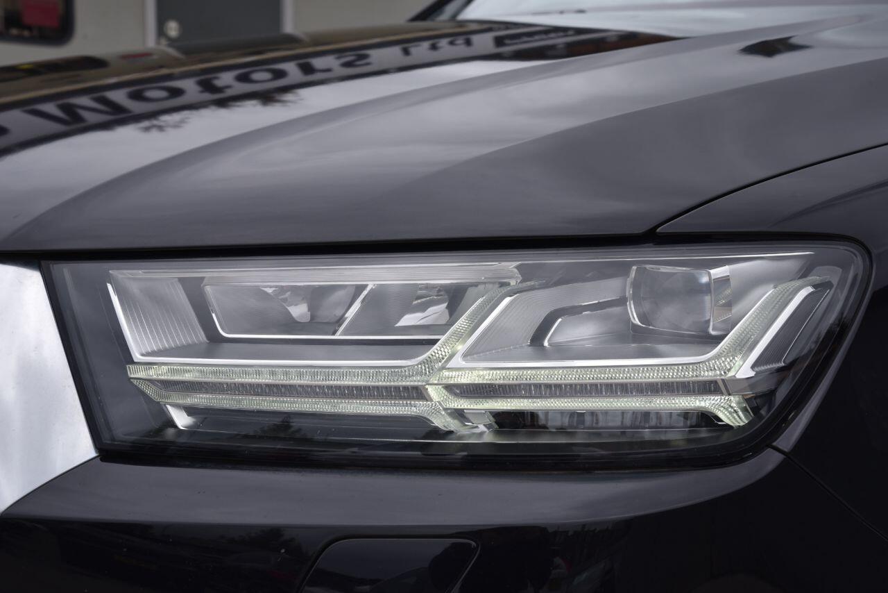 Audi Q7 view 11