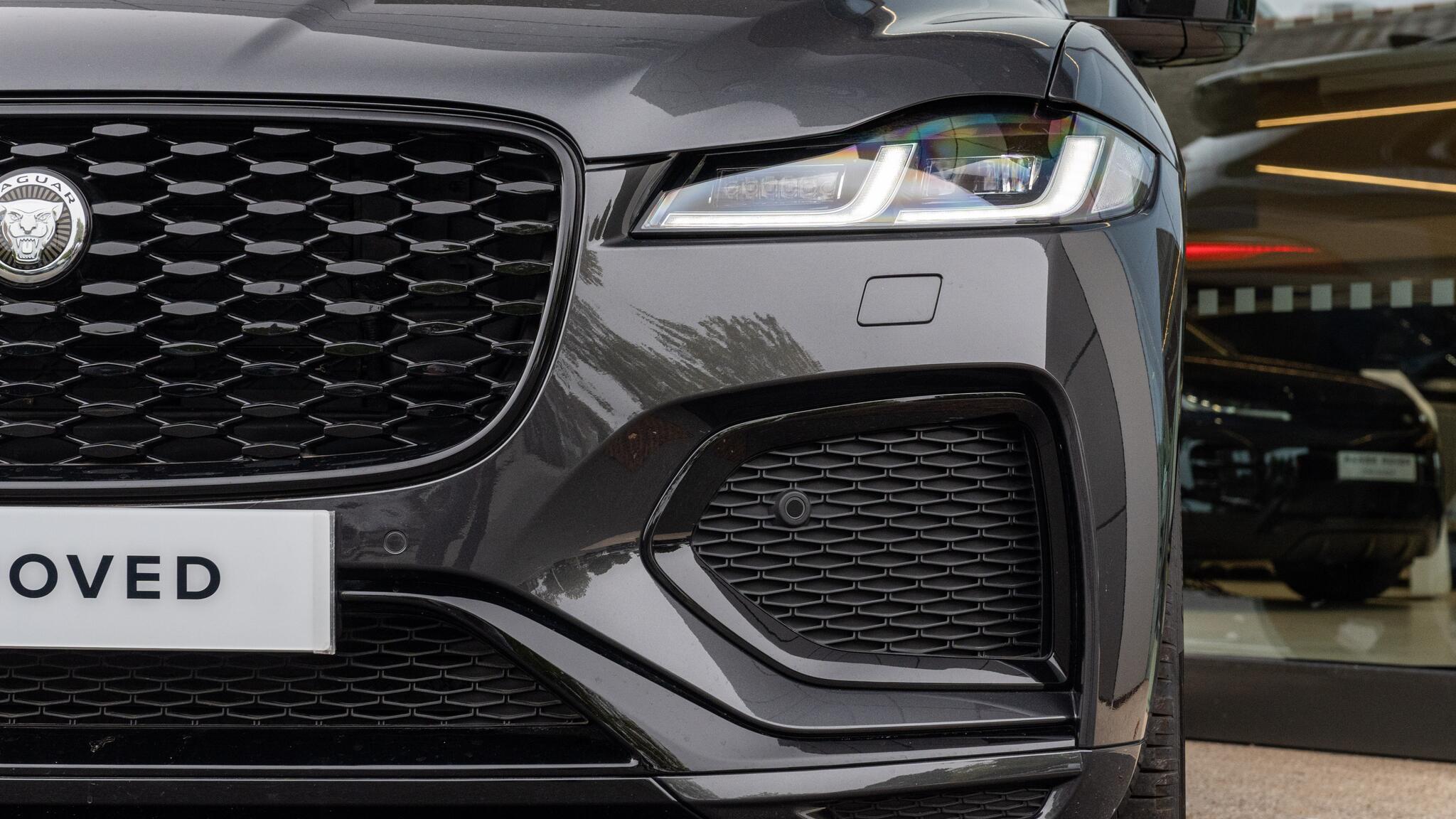 Jaguar F-Pace view 44