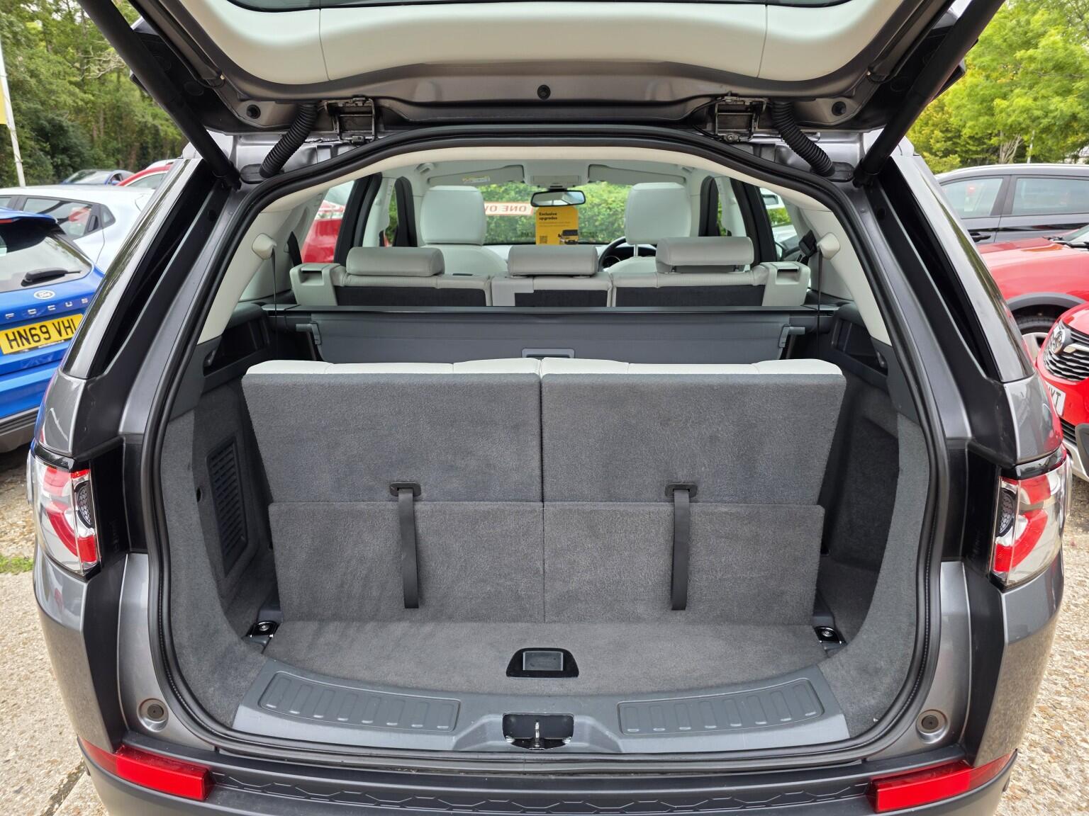 Land Rover Discovery Sport view 25