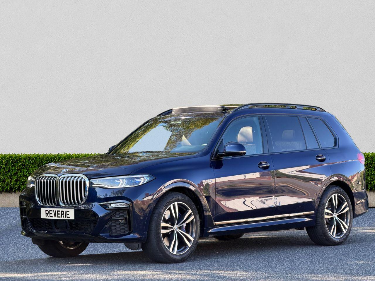 BMW X7 view 3