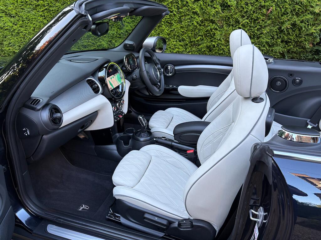 Mini Convertible view 8