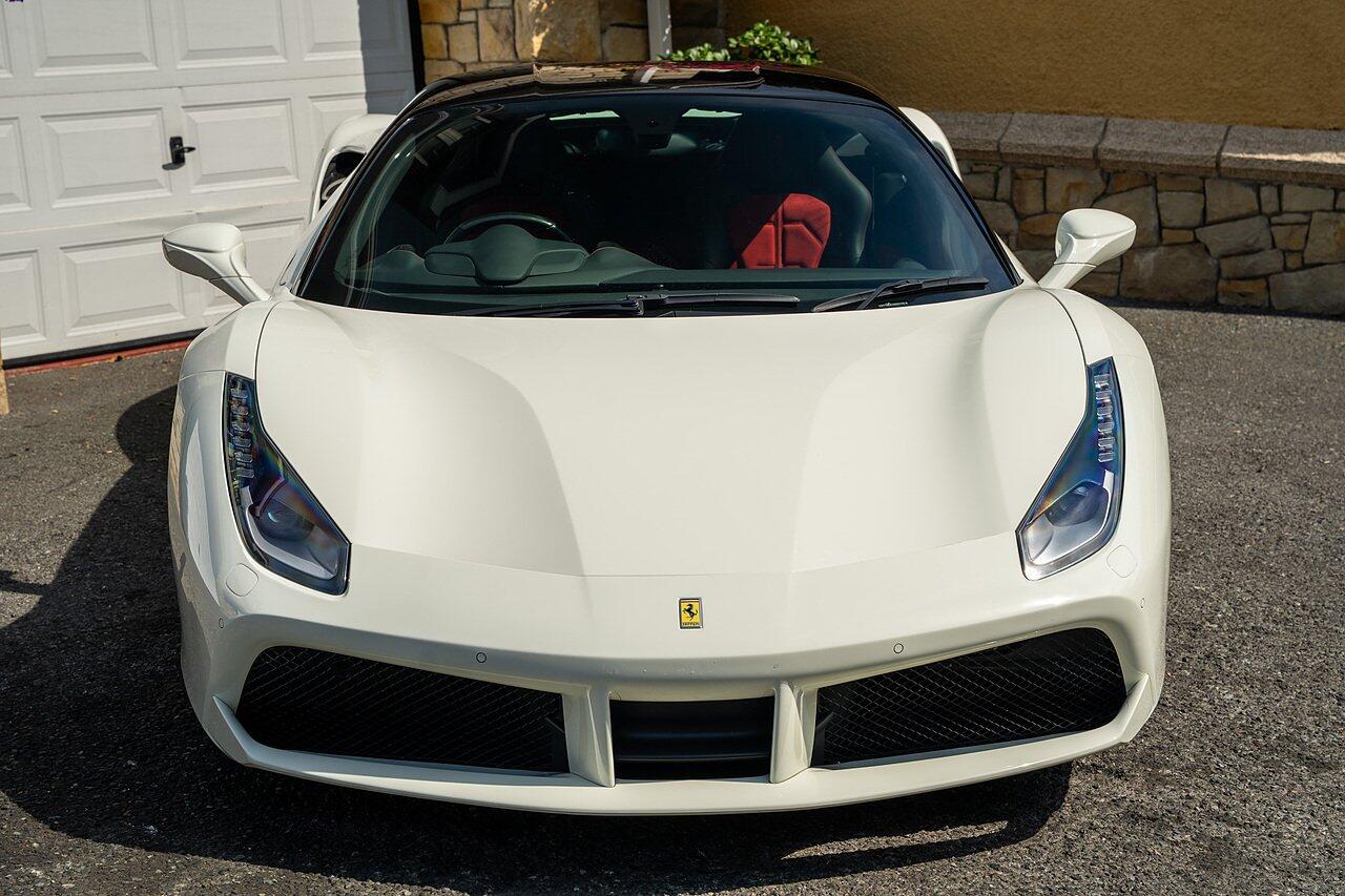 Ferrari 488 view 32