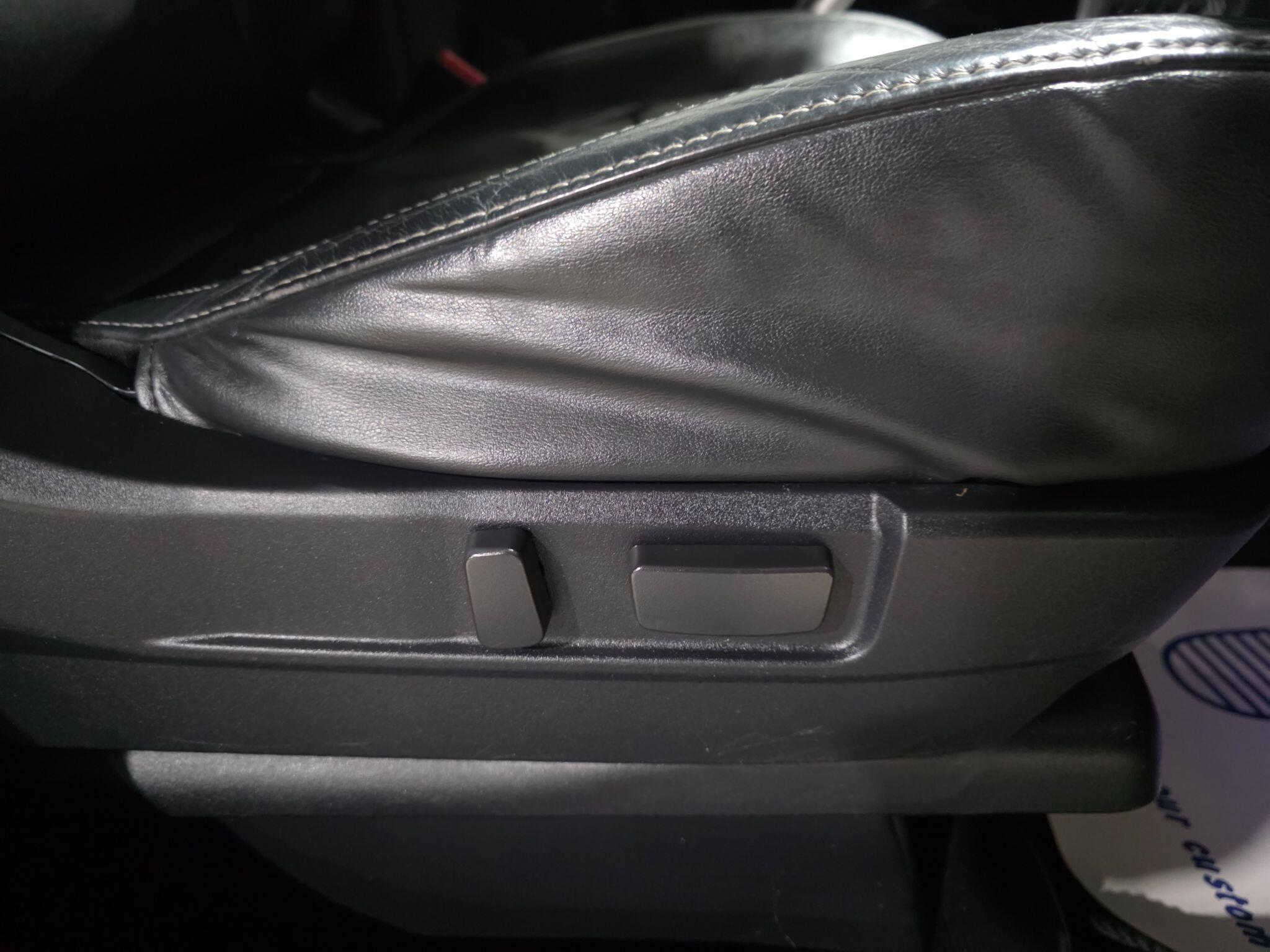 Mitsubishi Outlander view 12