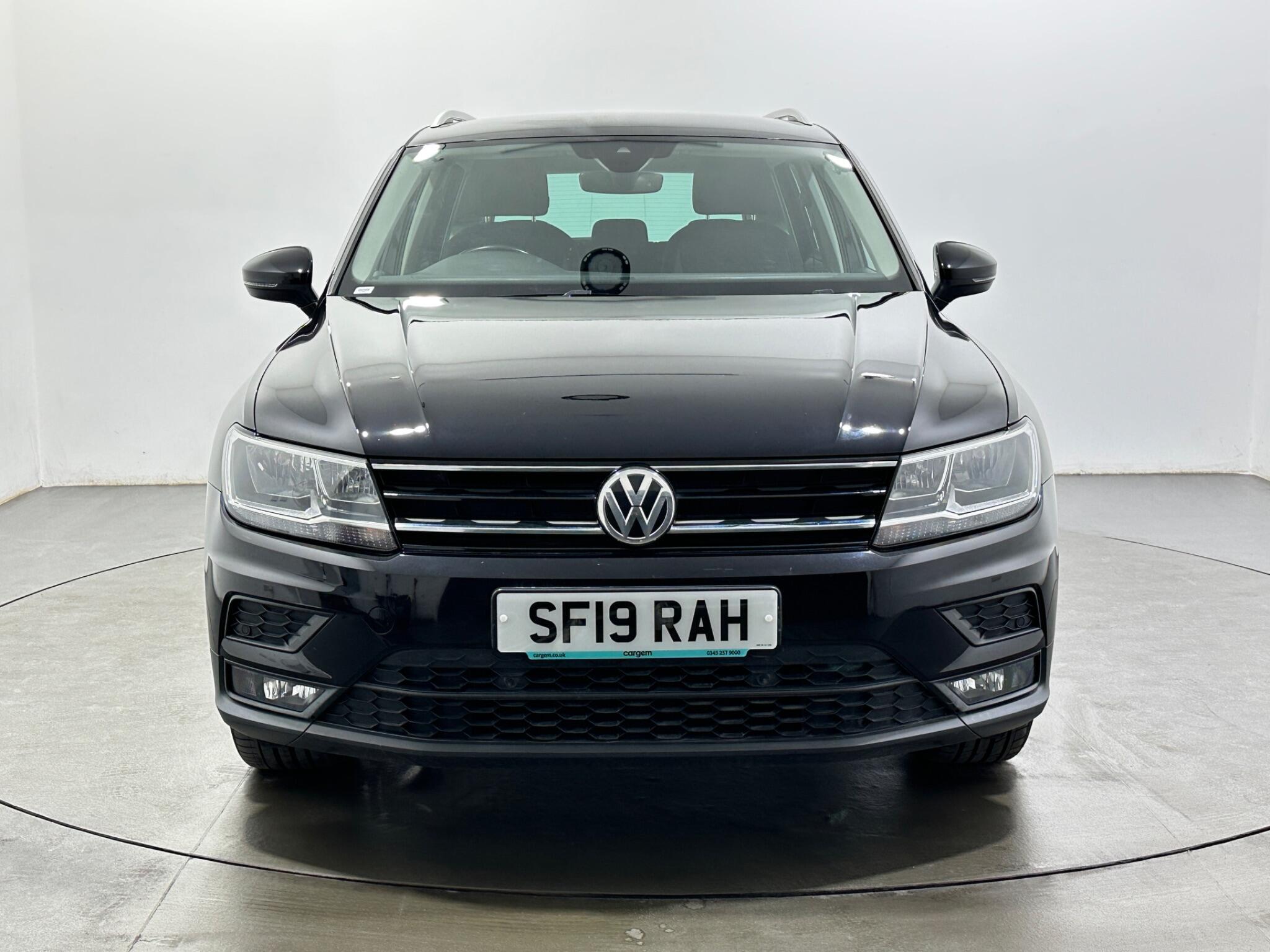Volkswagen Tiguan view 3