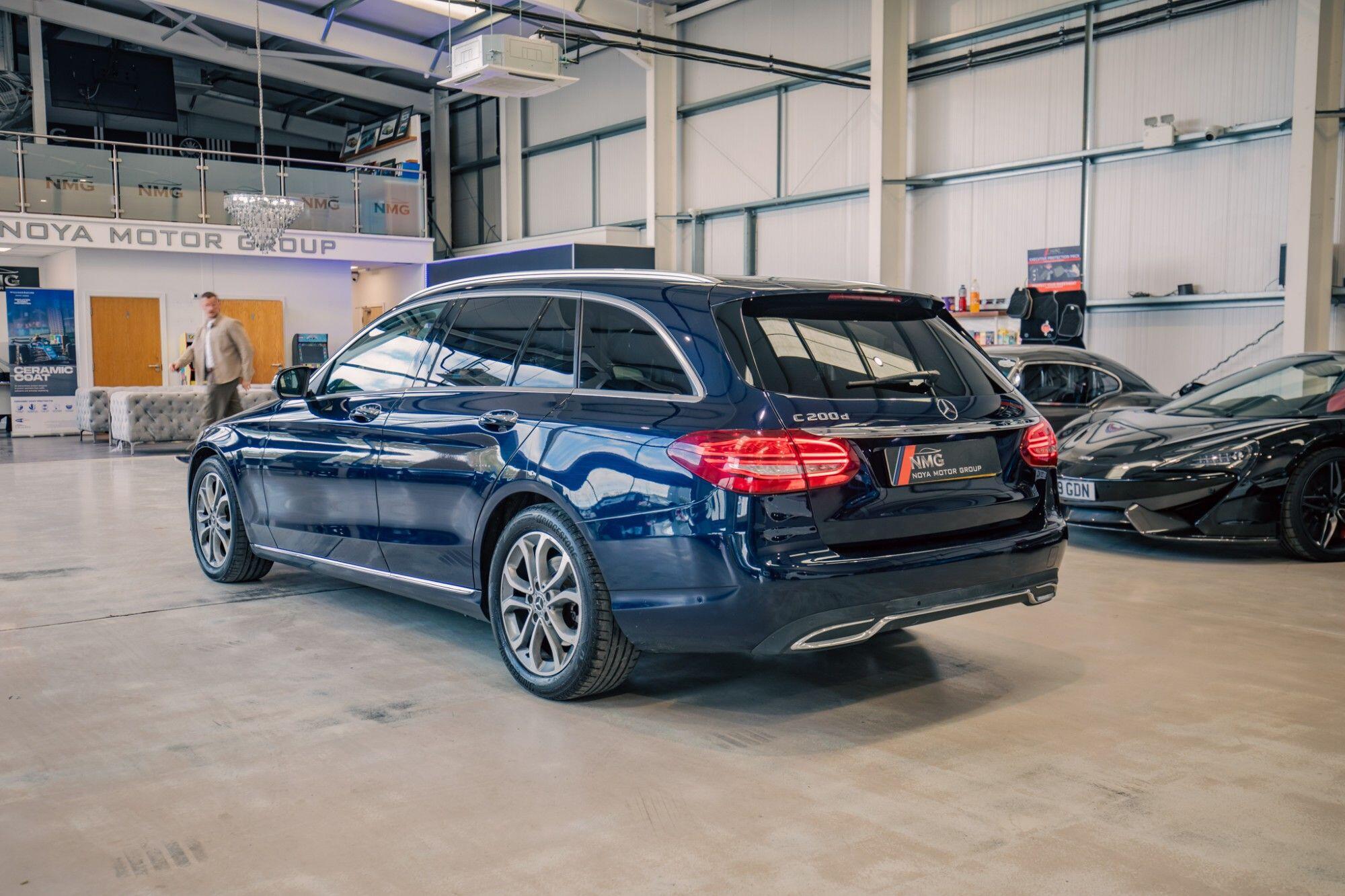 Mercedes-Benz C-Class view 27