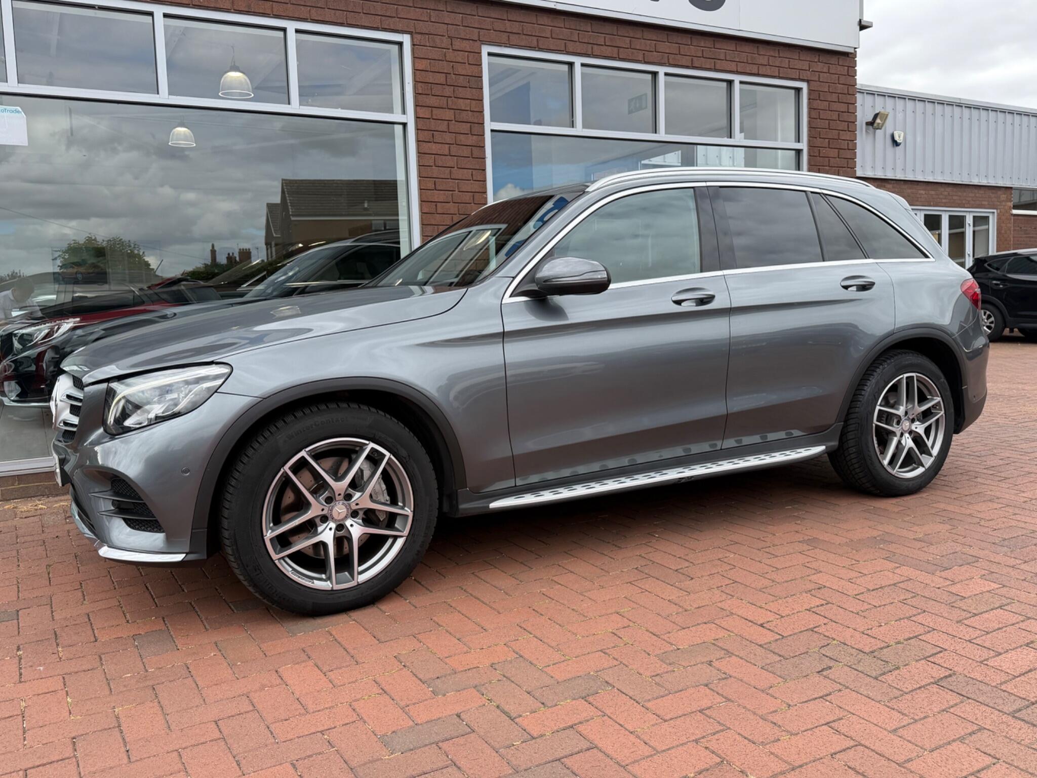 Mercedes-Benz GLC view 9