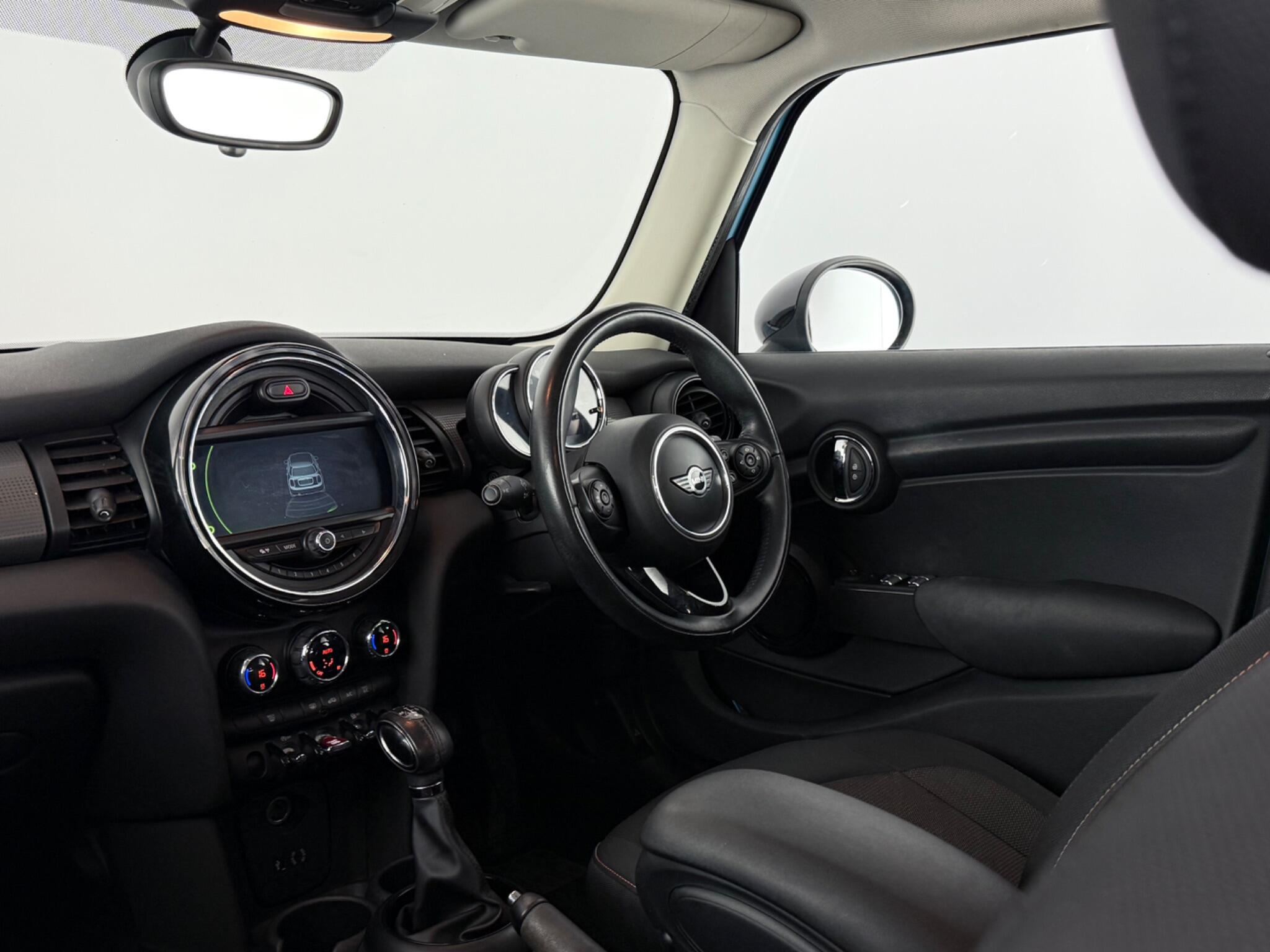 Mini Hatch view 10