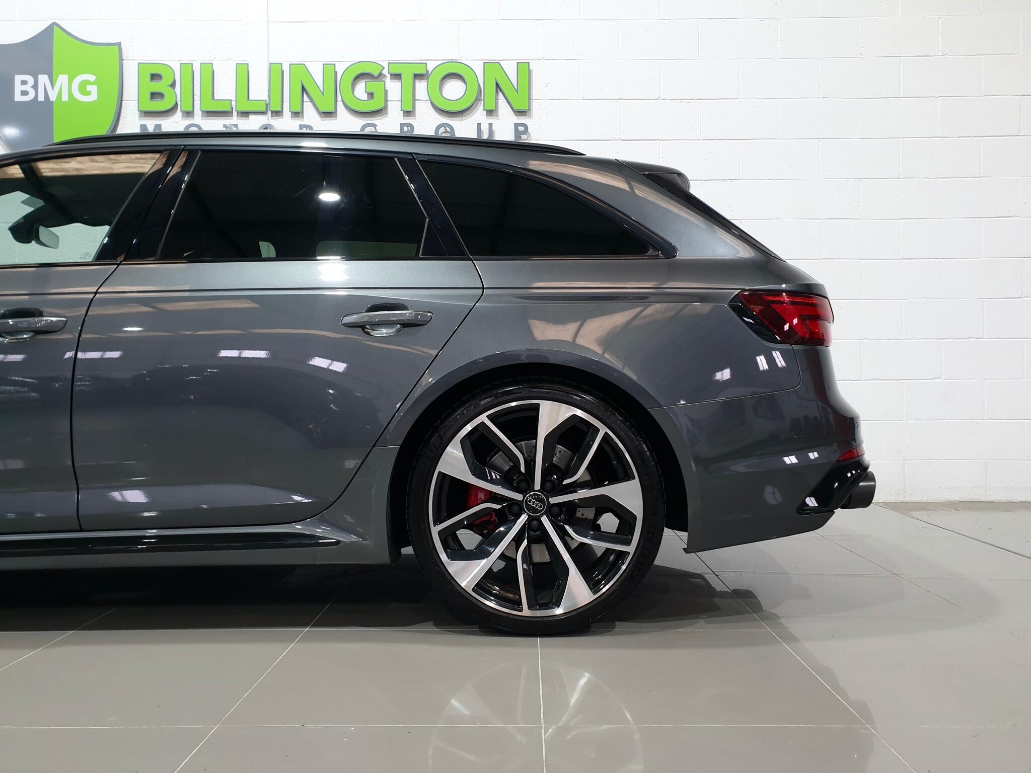 Audi RS4 view 23
