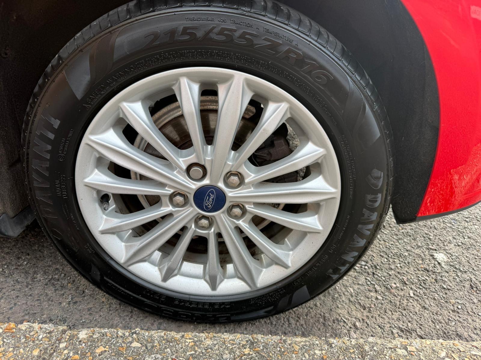 Ford Focus view 19
