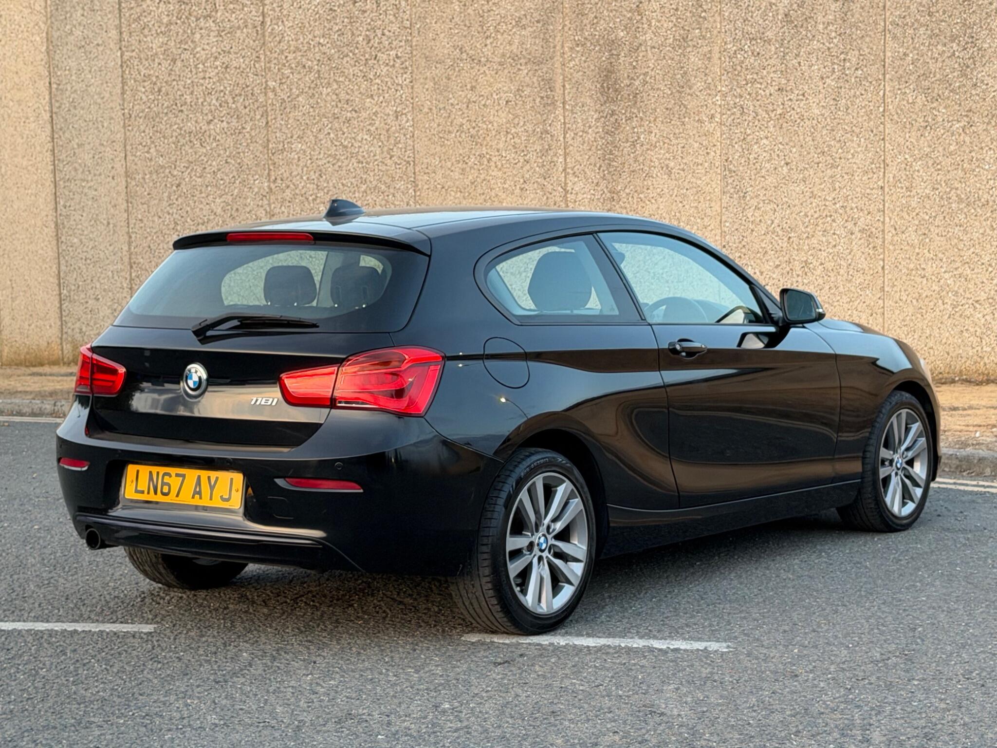 BMW 1 Series view 10