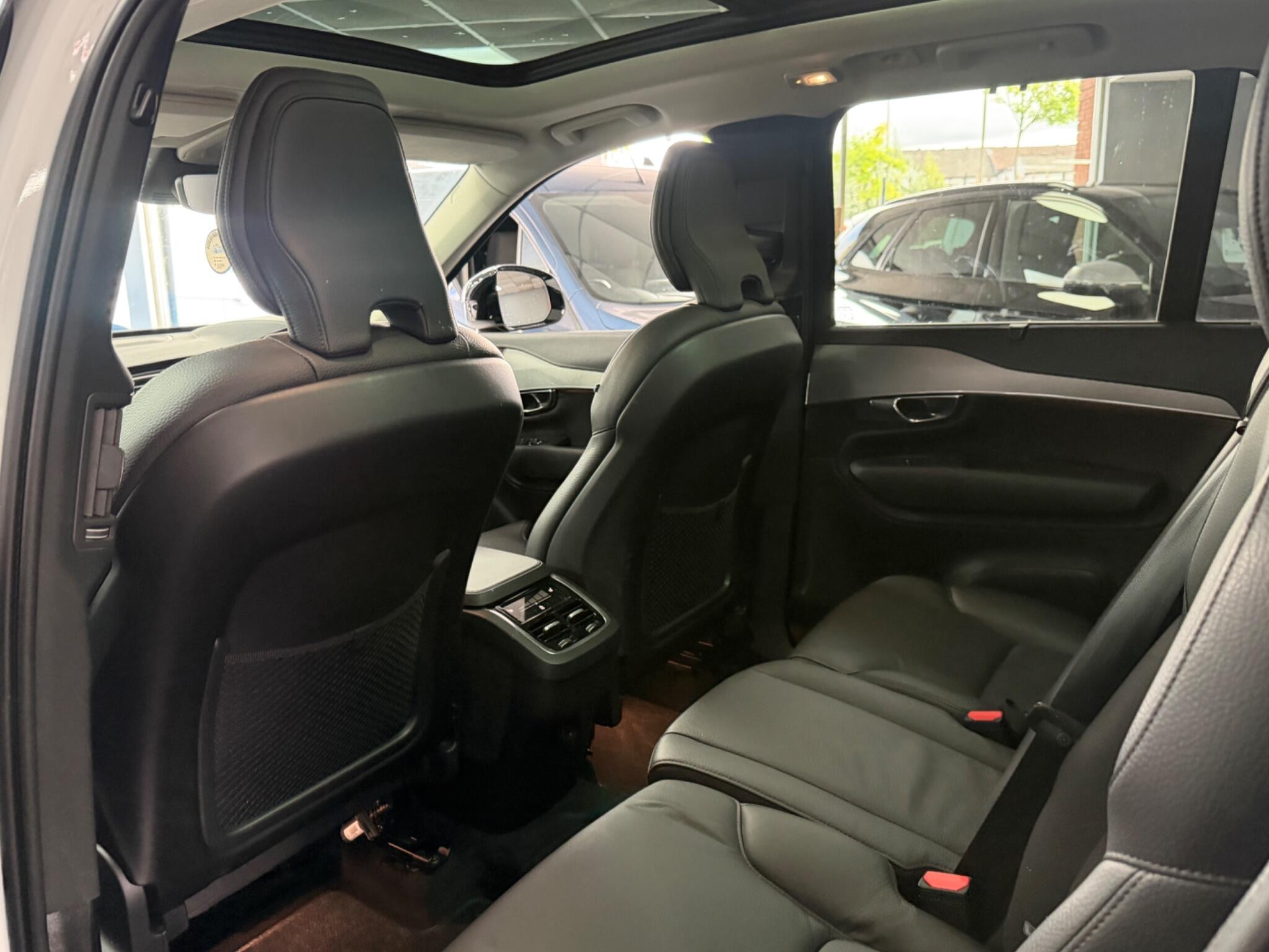 Volvo XC90 view 37