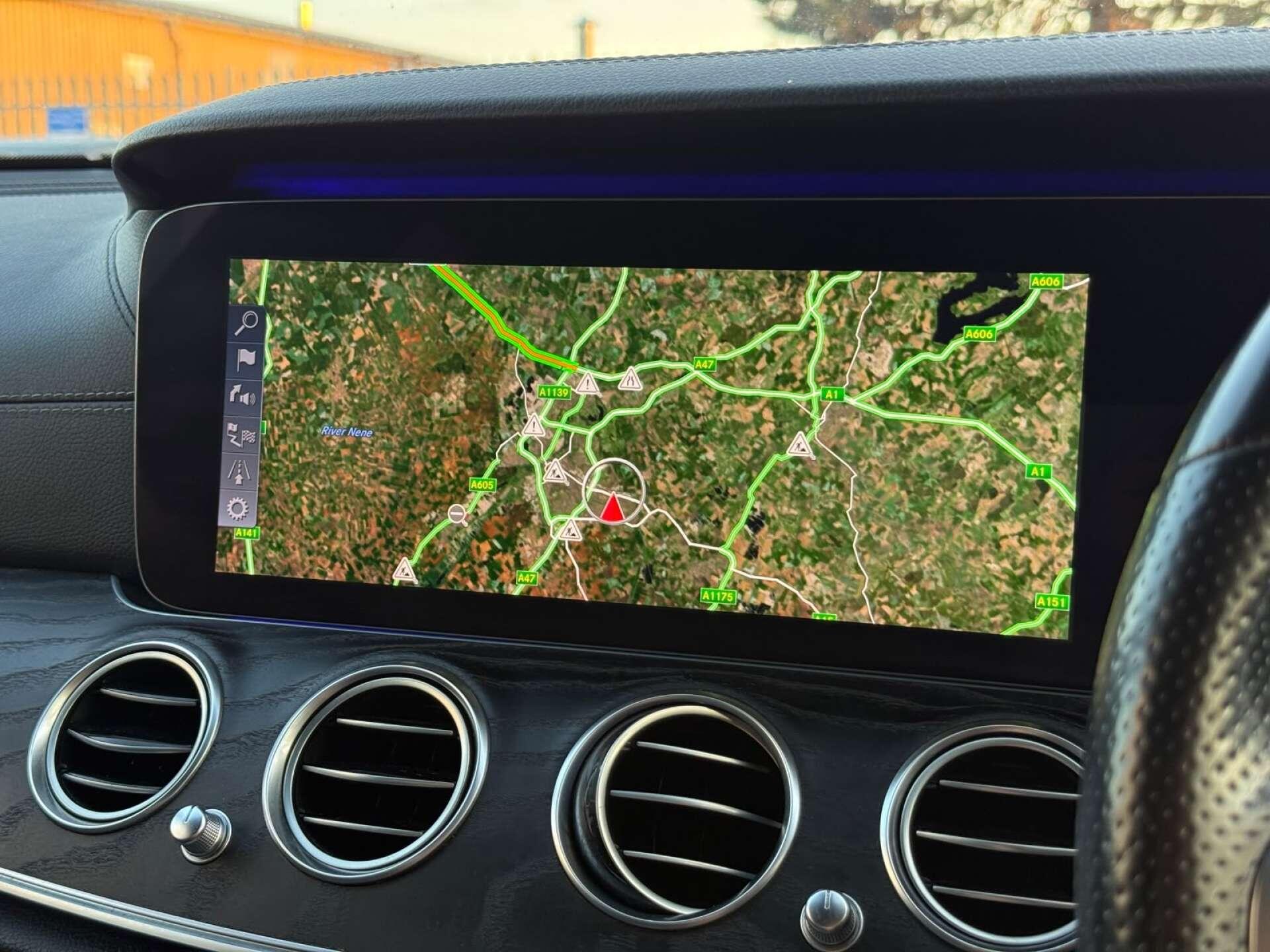 Mercedes-Benz E Class view 75