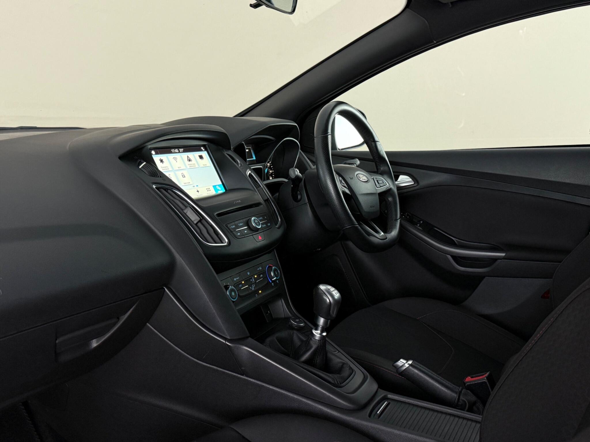 Ford Focus view 12