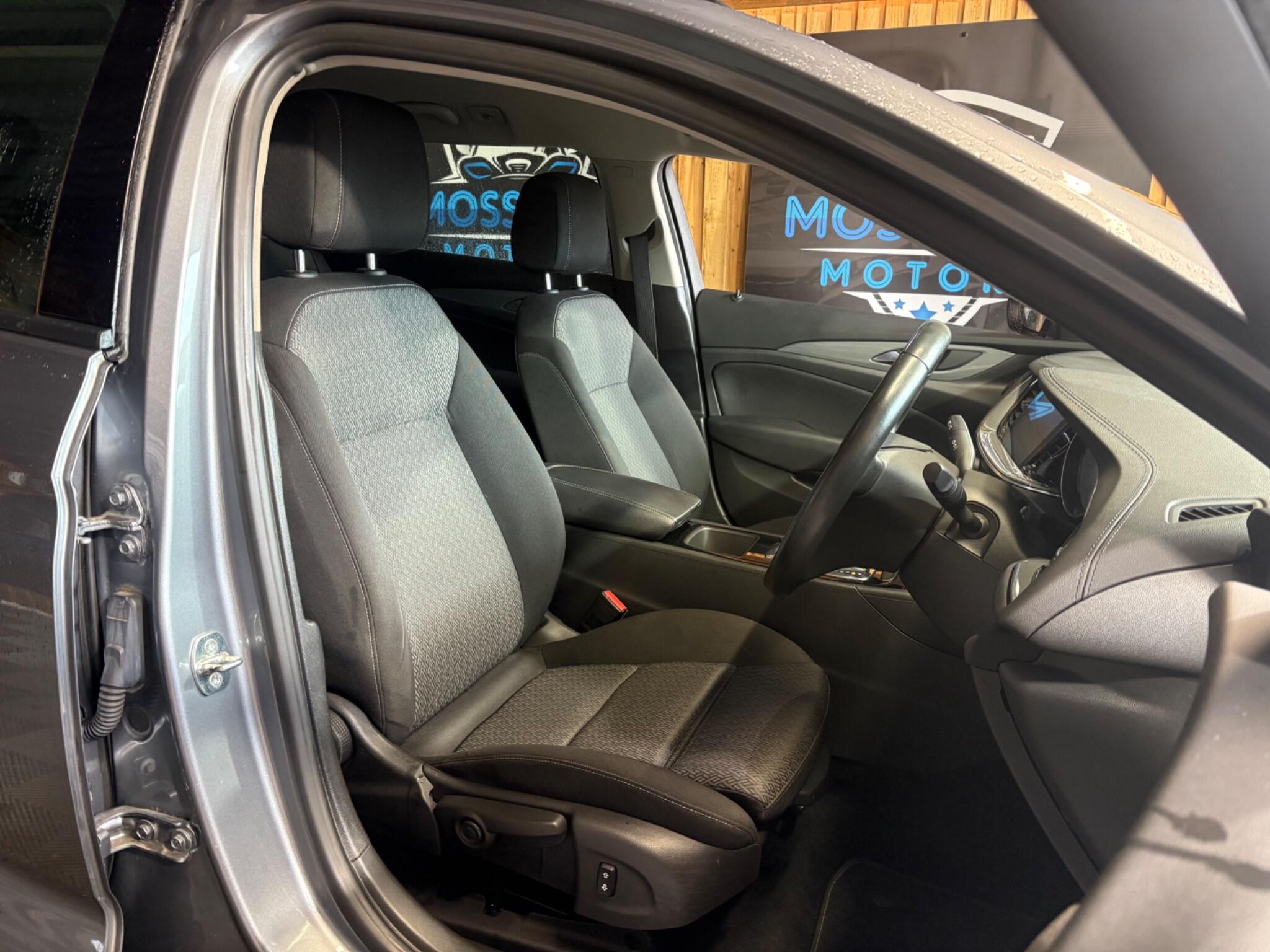 Vauxhall Insignia view 11