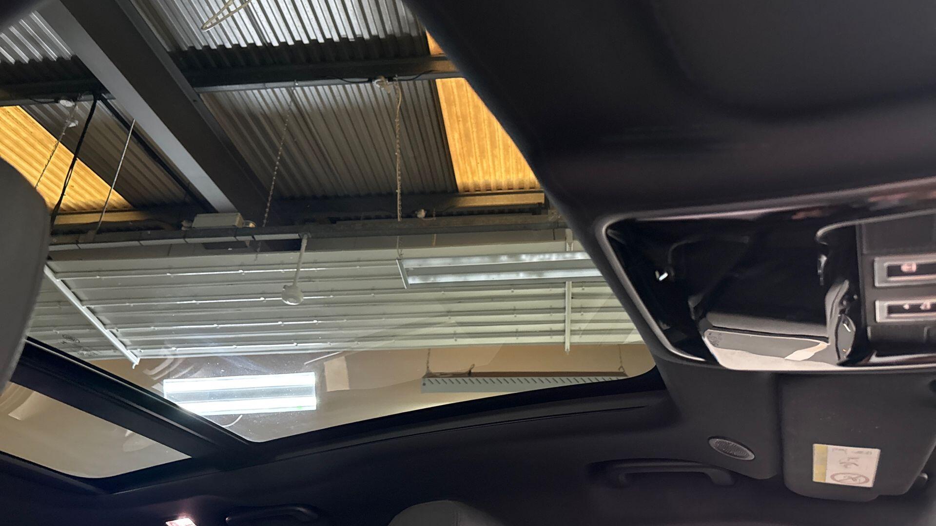 Land Rover Range Rover Velar view 21