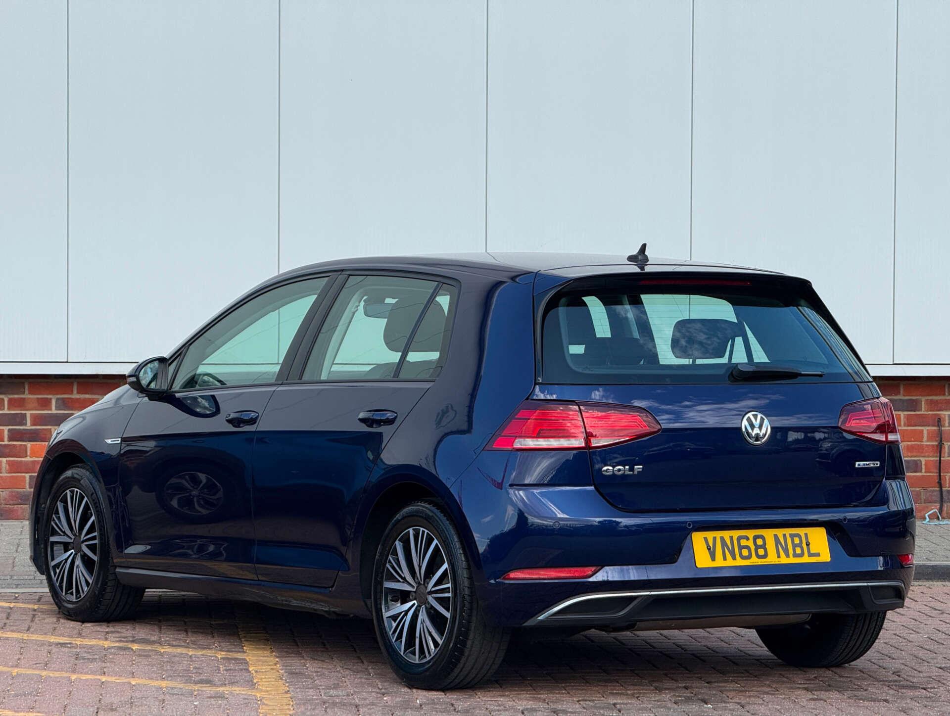 Volkswagen Golf view 4