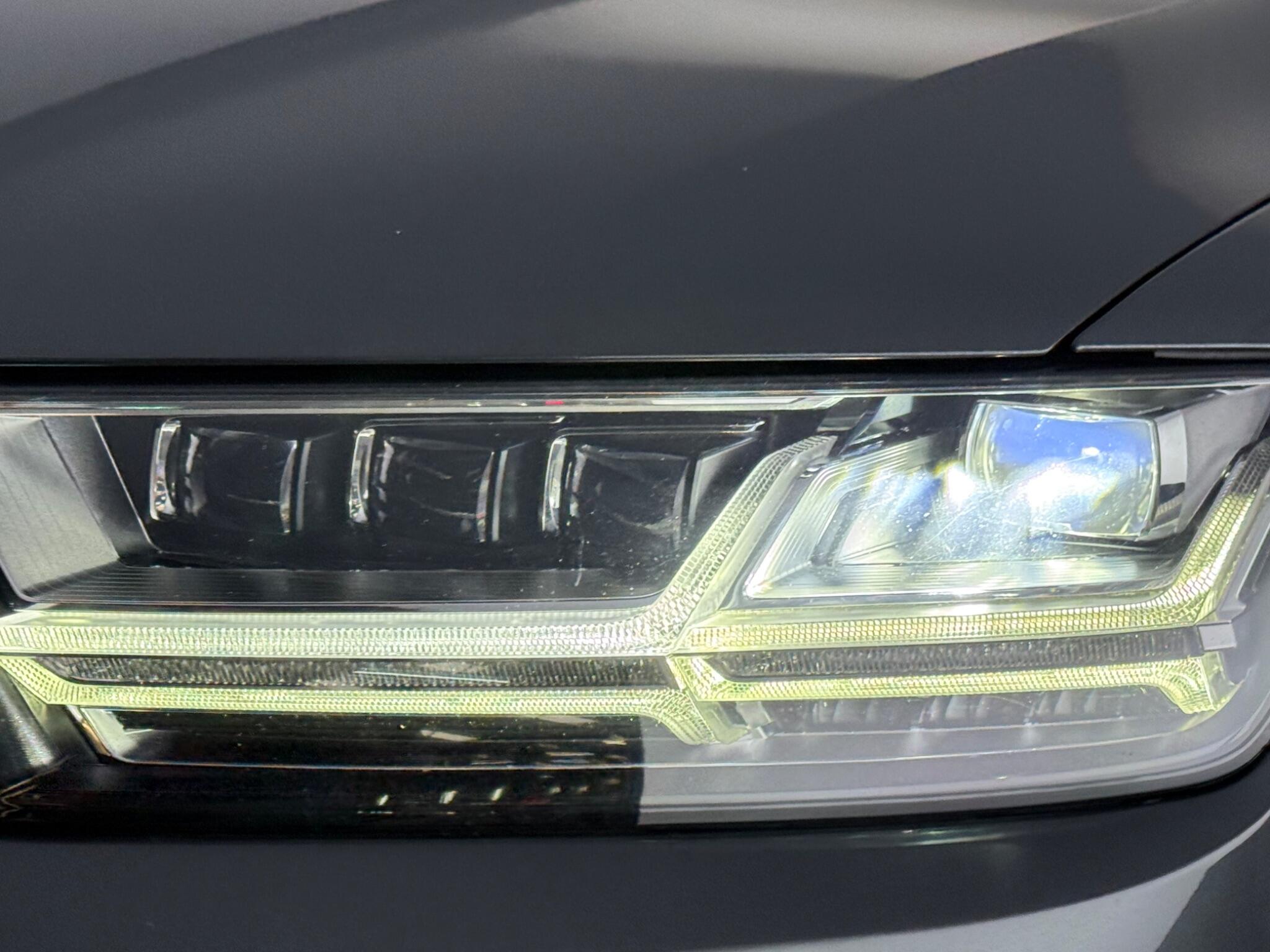 Audi Q7 view 11