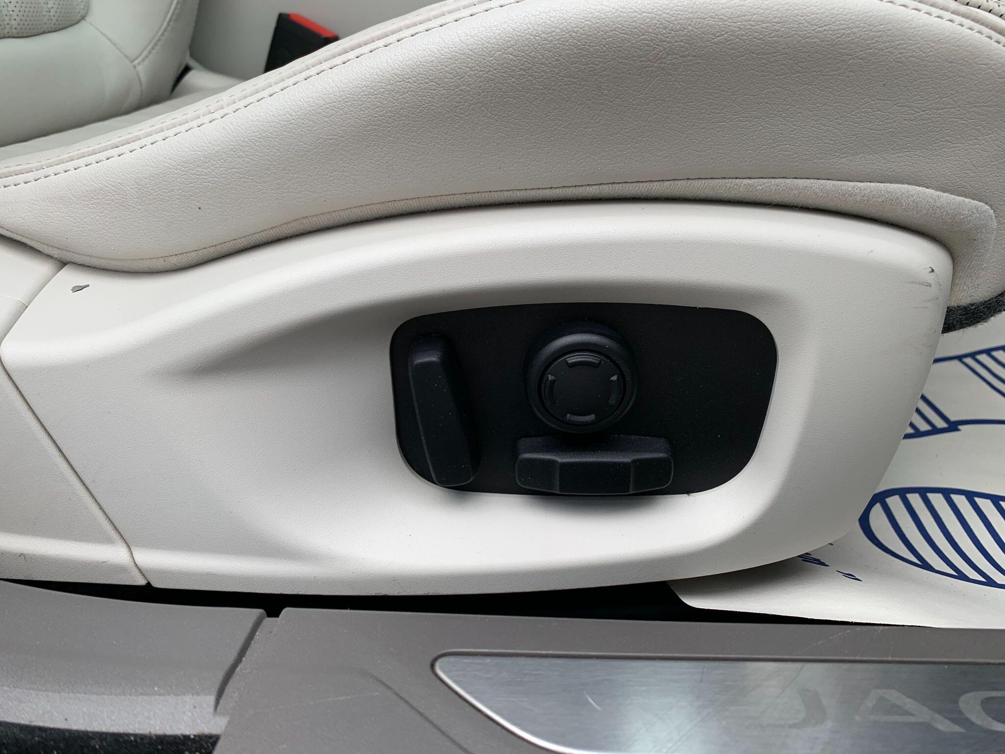 Jaguar XF view 49