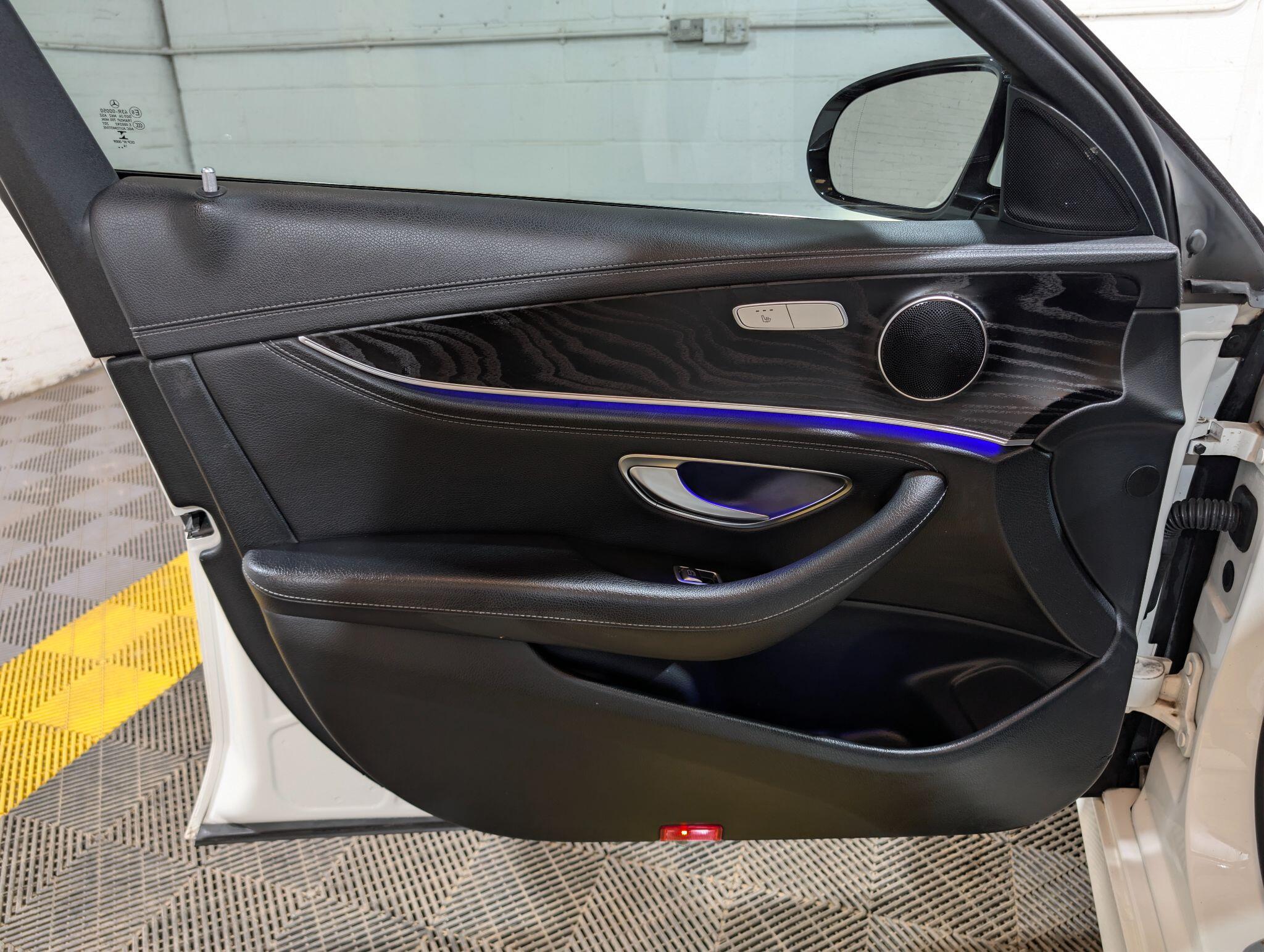 Mercedes-Benz E Class view 68