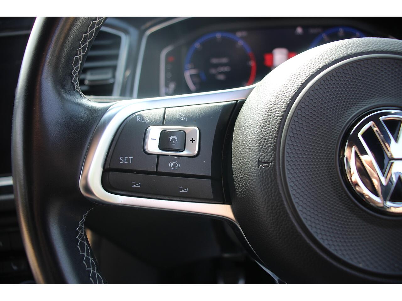 Volkswagen T-Roc view 20