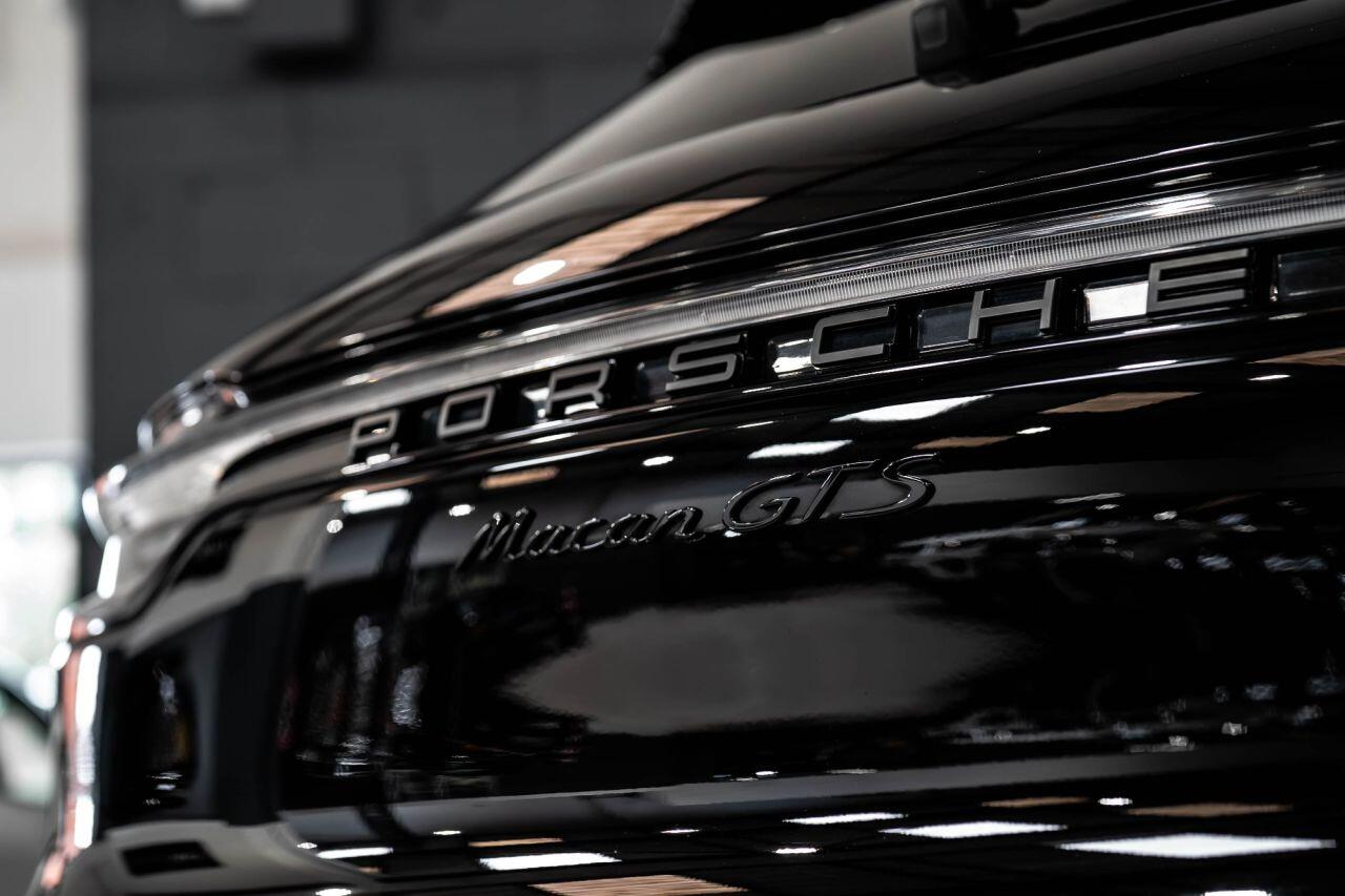 Porsche Macan view 70