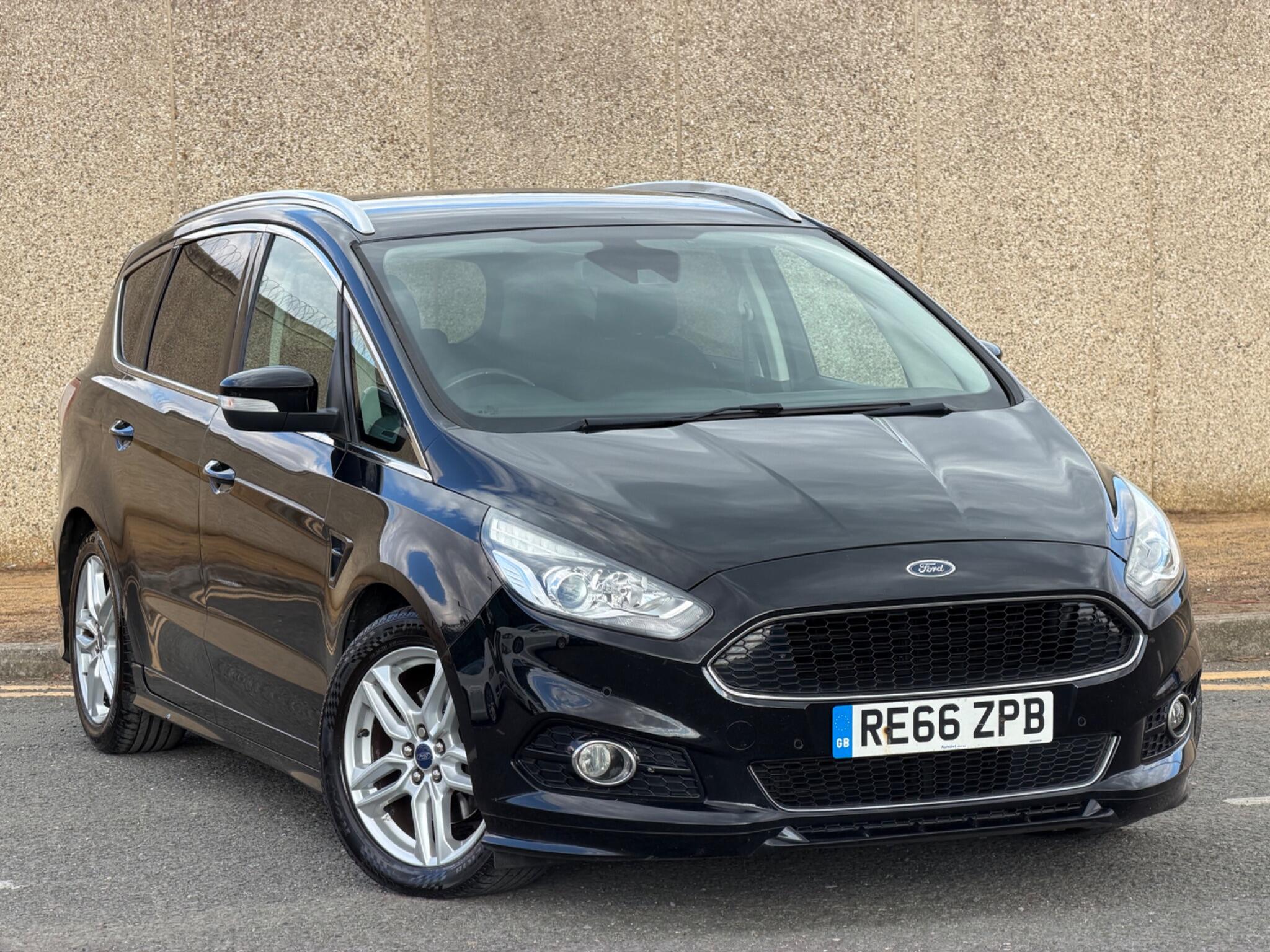 Ford S-Max main image