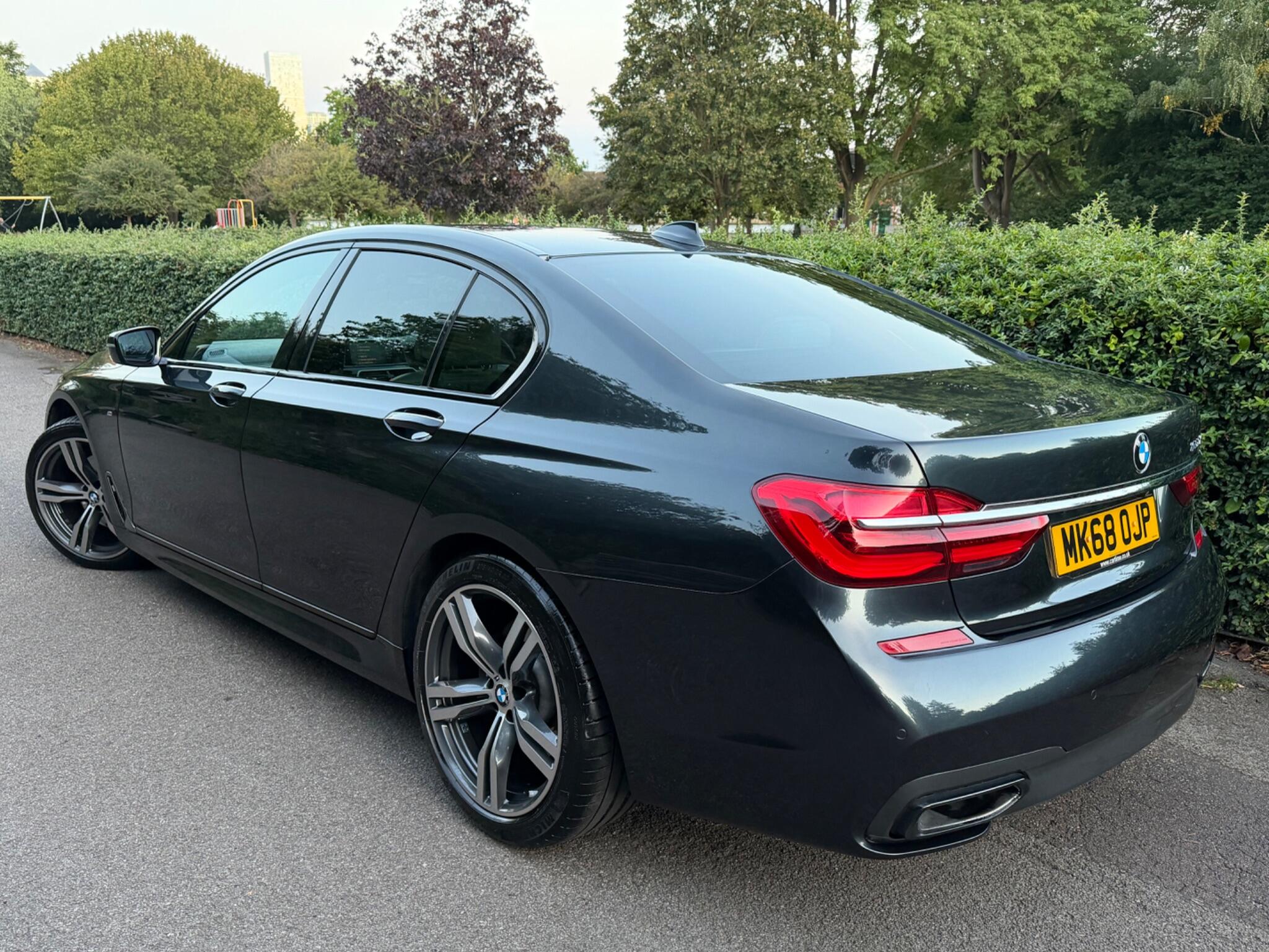 BMW 7 Series view 7