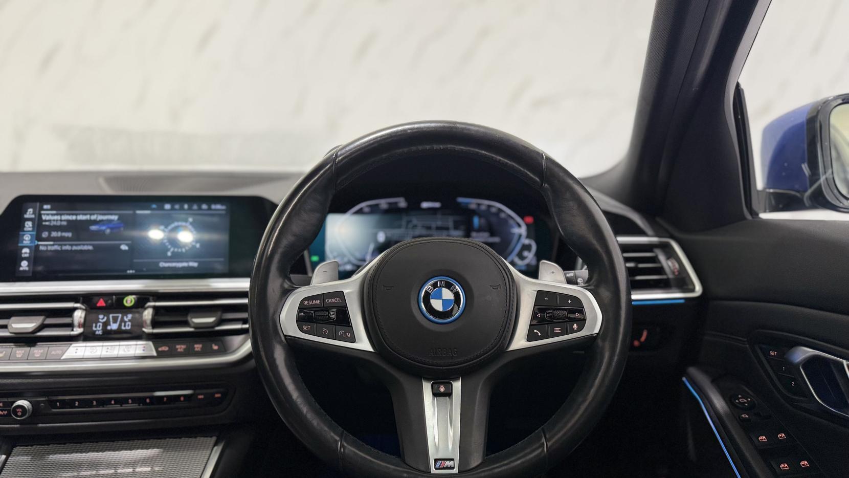 BMW 3 Series view 15