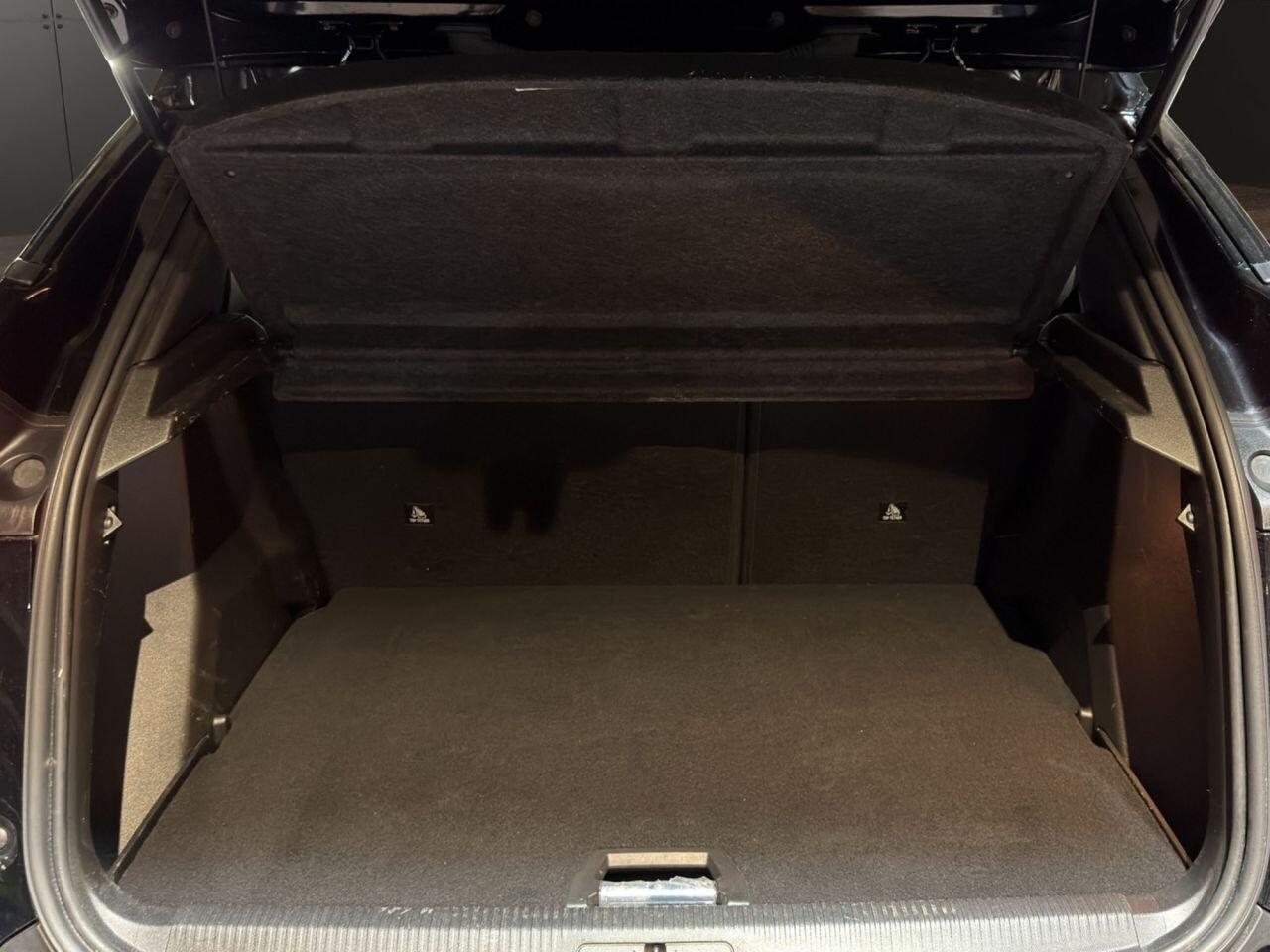 Peugeot 2008 view 8