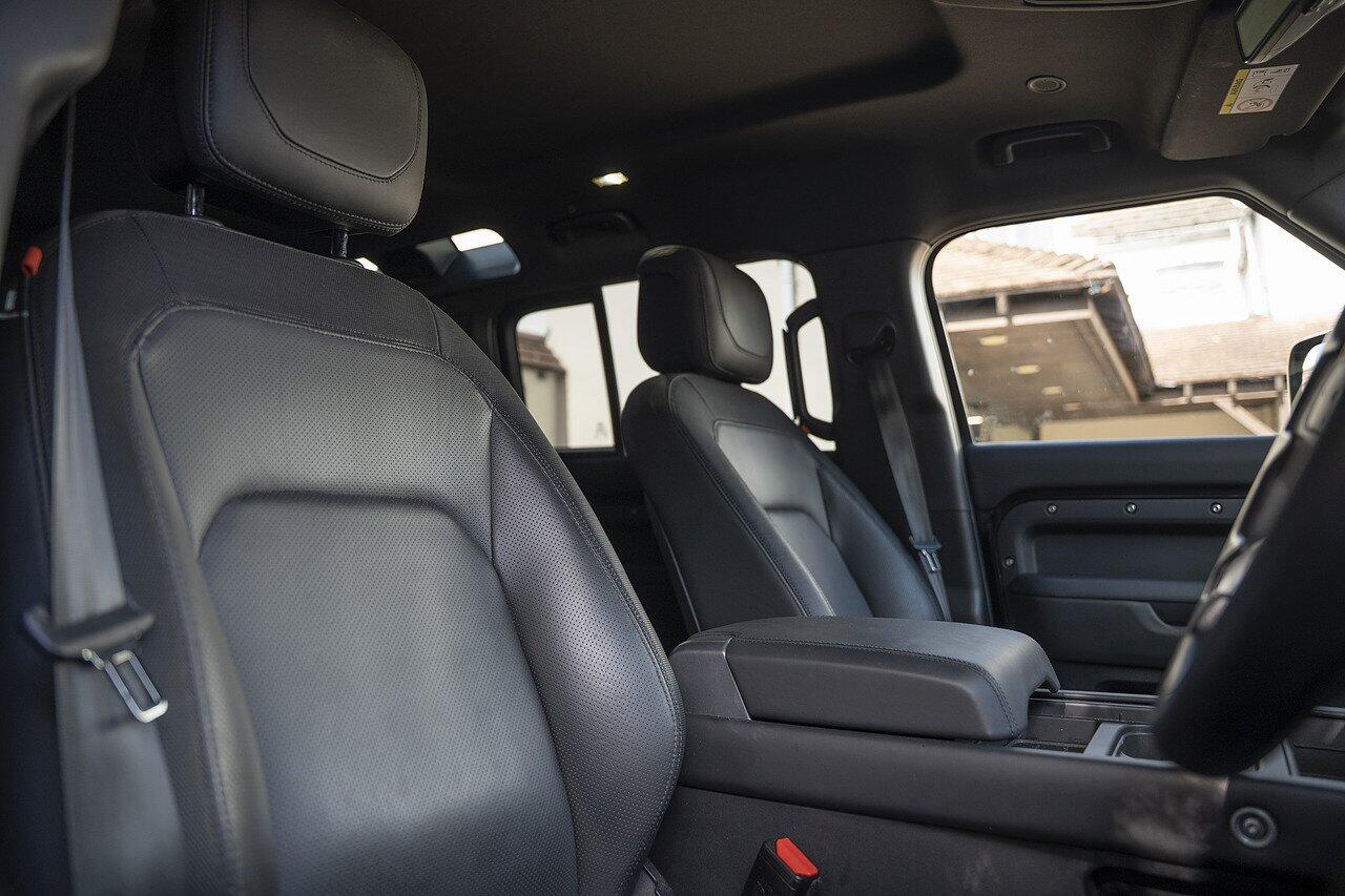 Land Rover Defender view 10