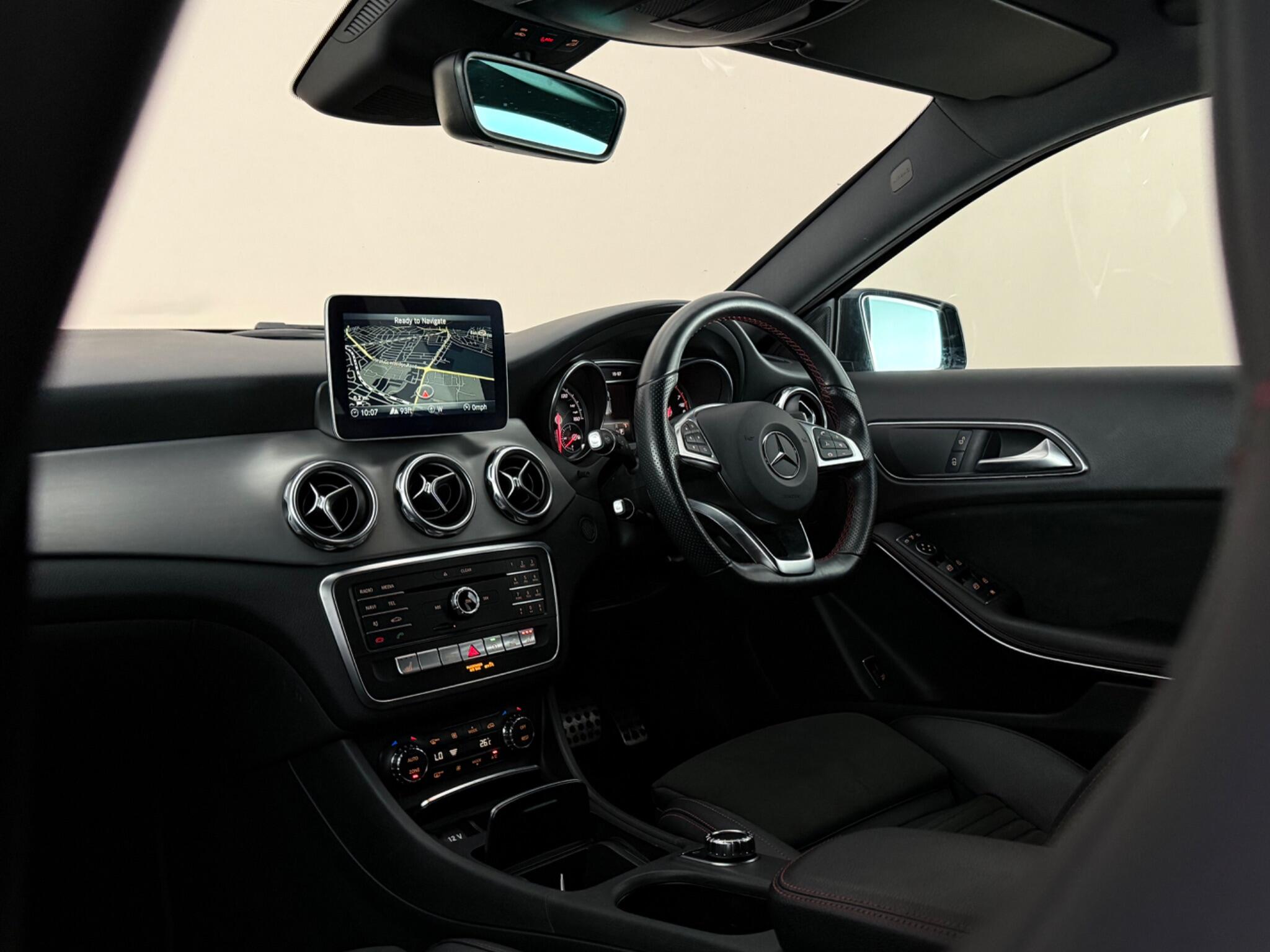 Mercedes-Benz Gla view 4