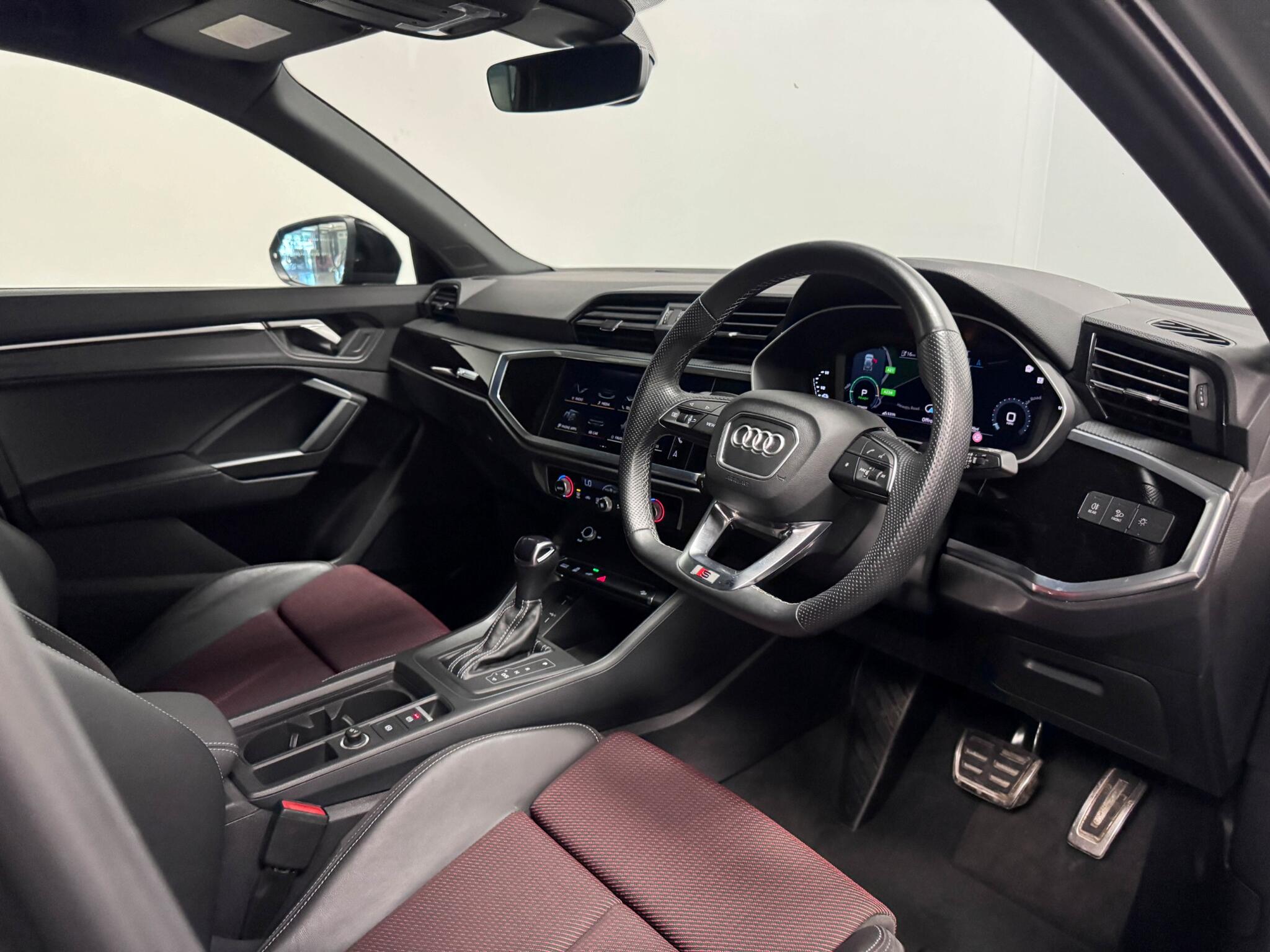 Audi Q3 view 33
