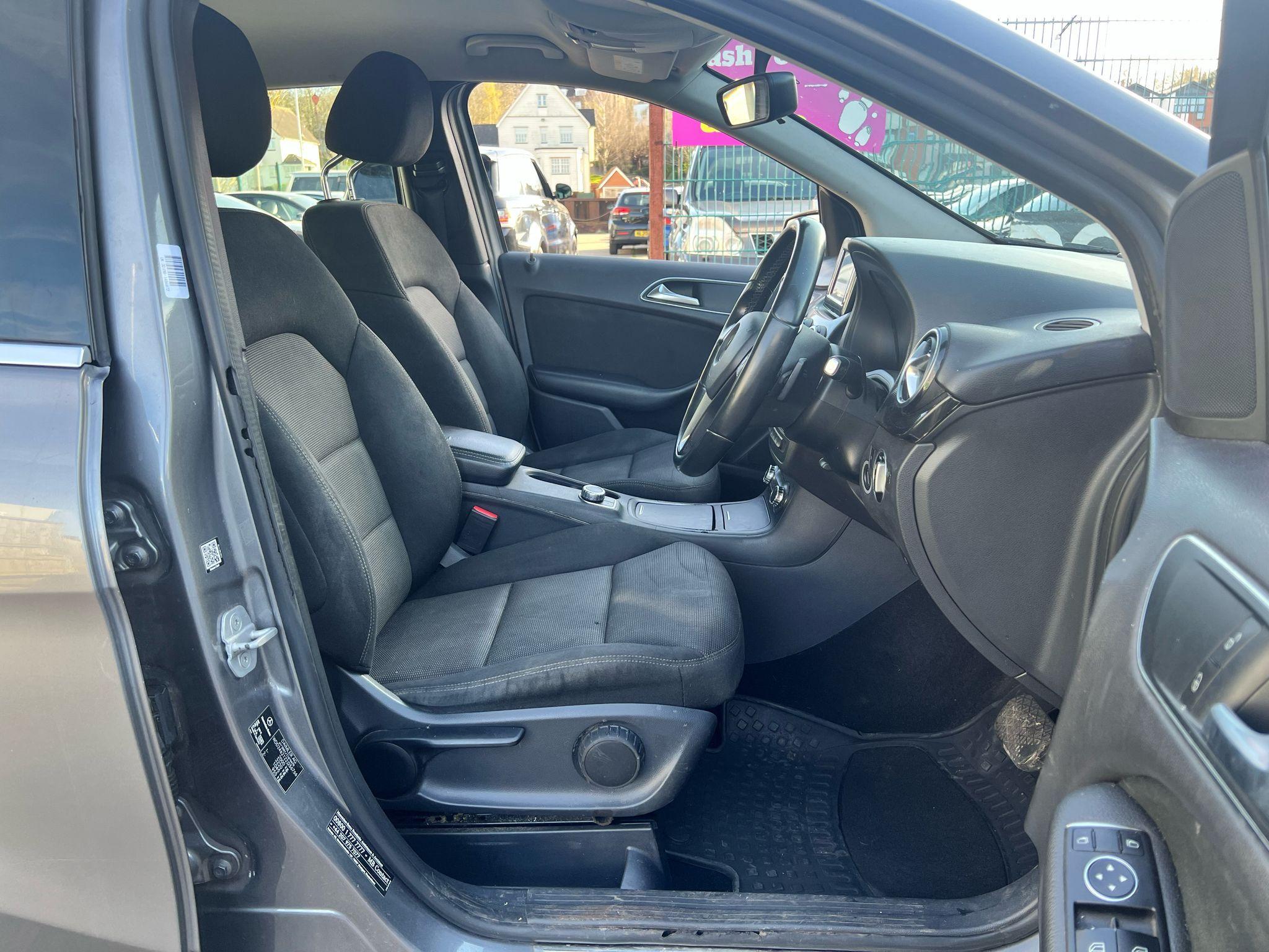 Mercedes-Benz B-Class view 26