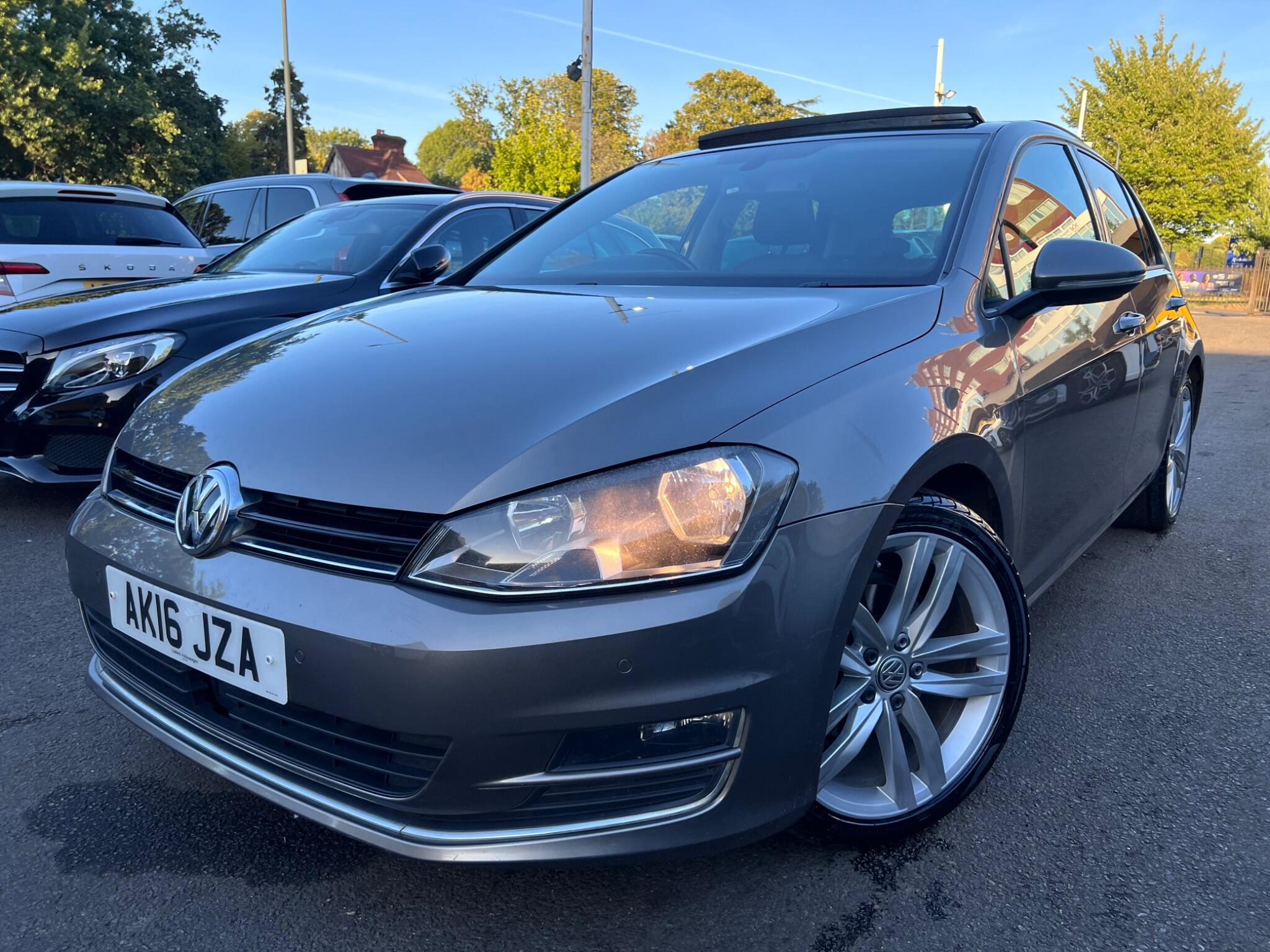 Volkswagen Golf view 8